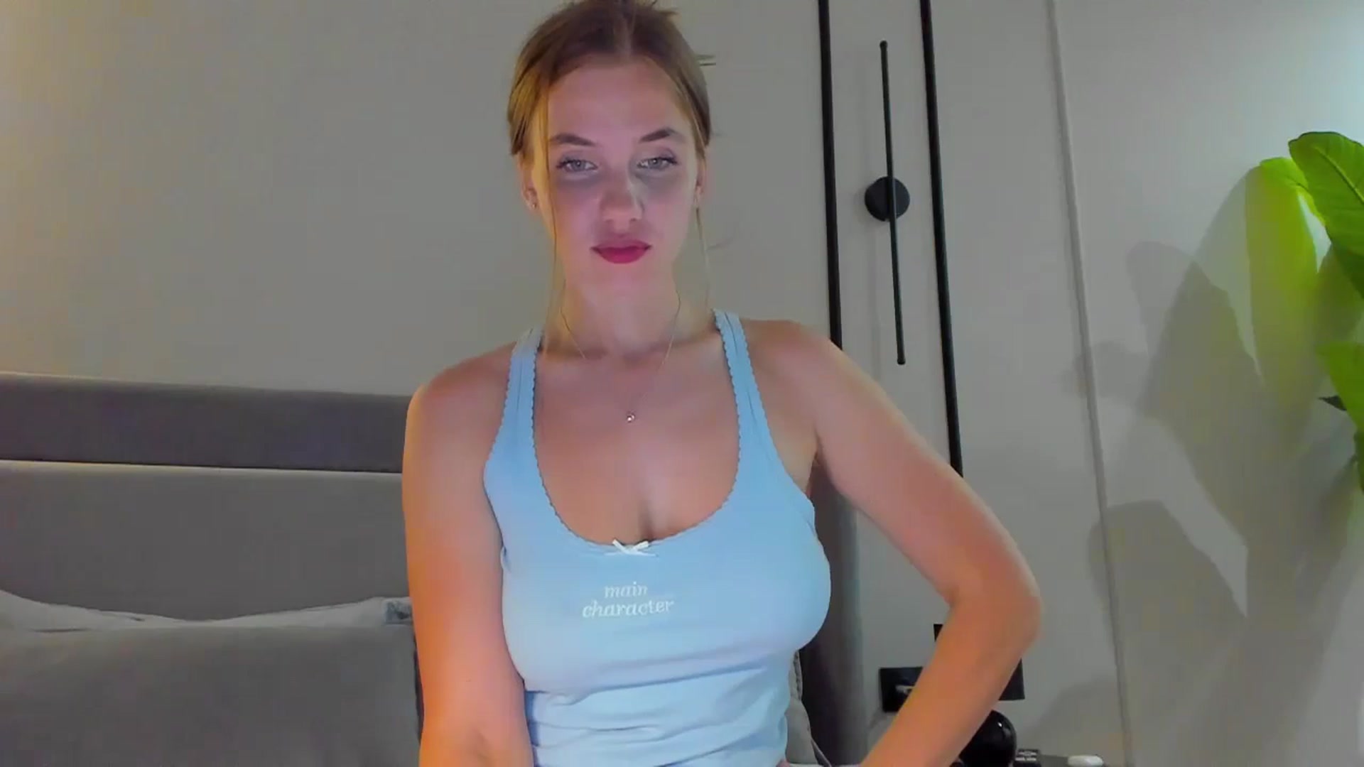 Gallery image thumbnail from Lanie__Love's myfreecams stream on, 05/20/2024, 19:11 image 15 of 20