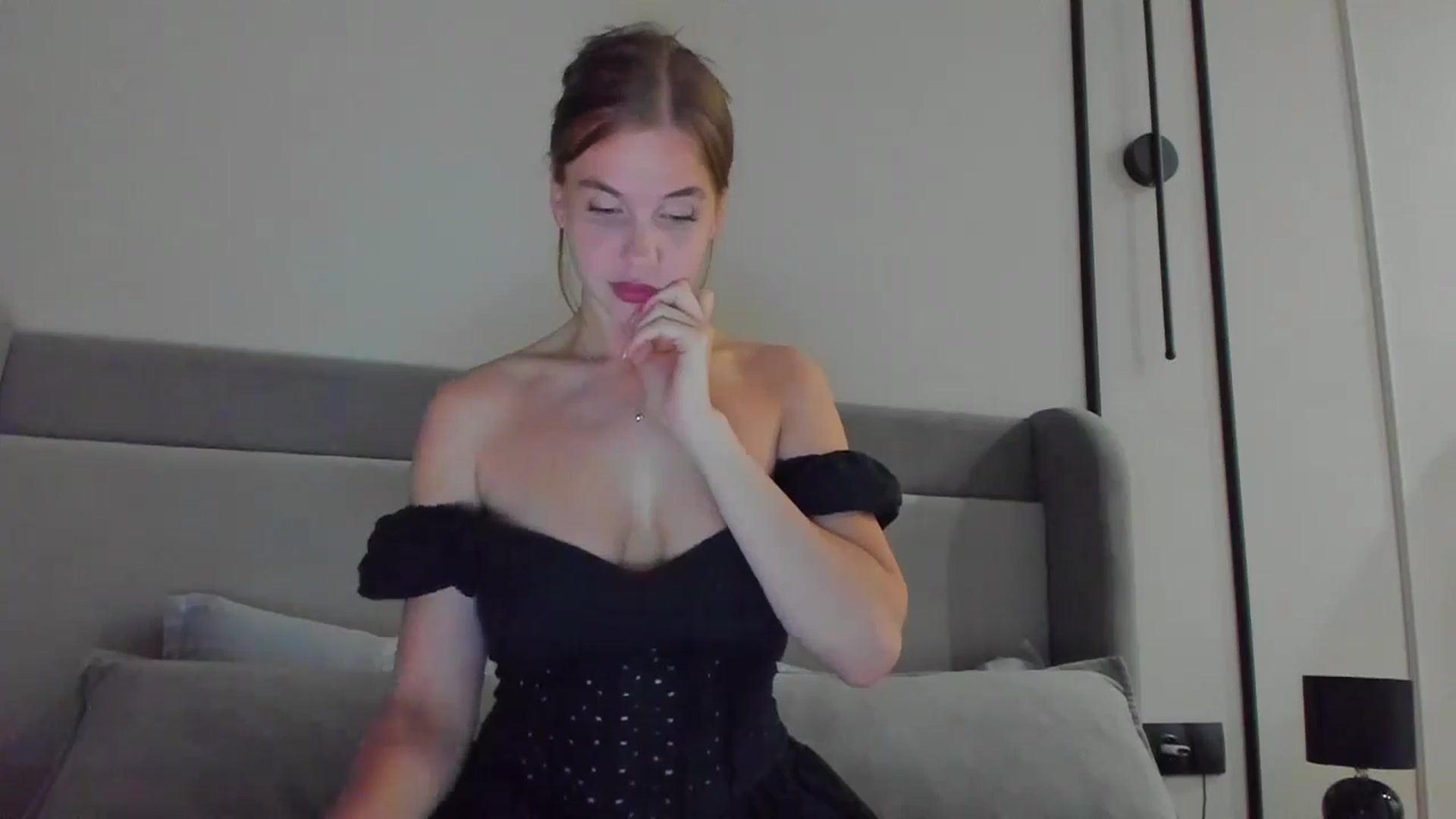 Gallery image thumbnail from Lanie__Love's myfreecams stream on, 05/27/2024, 18:23 image 3 of 20