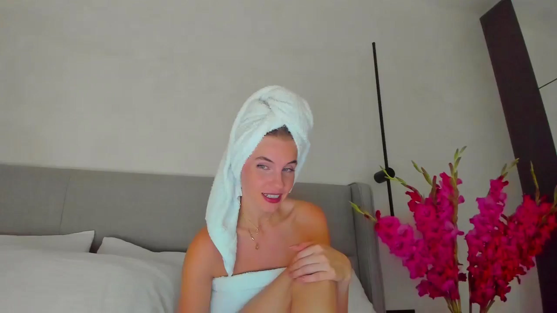 Gallery image thumbnail from Lanie__Love's myfreecams stream on, 09/30/2024, 18:30 image 1 of 20