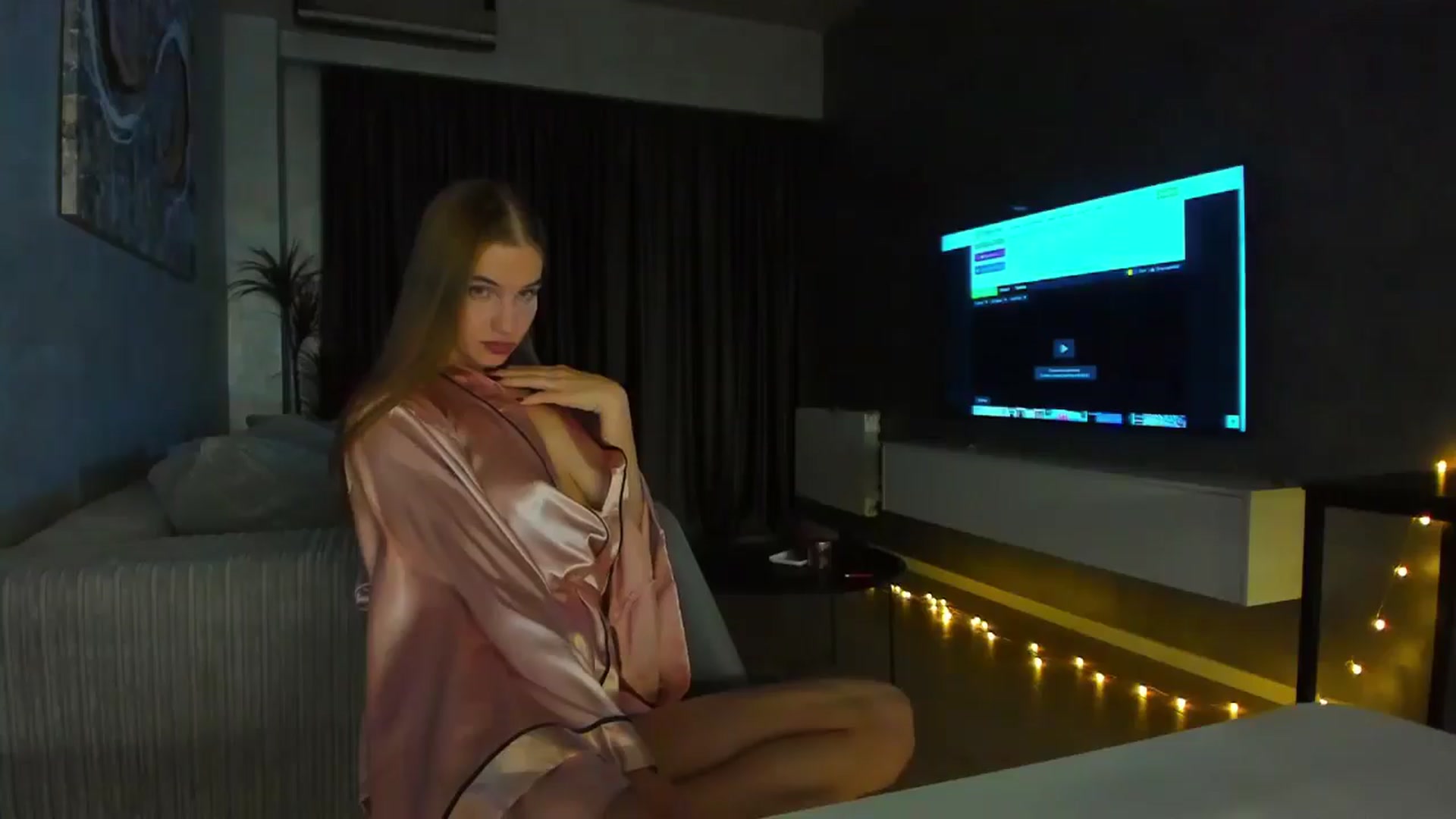 Gallery image thumbnail from Lanie__Love's myfreecams stream on, 10/24/2024, 19:25 image 13 of 20