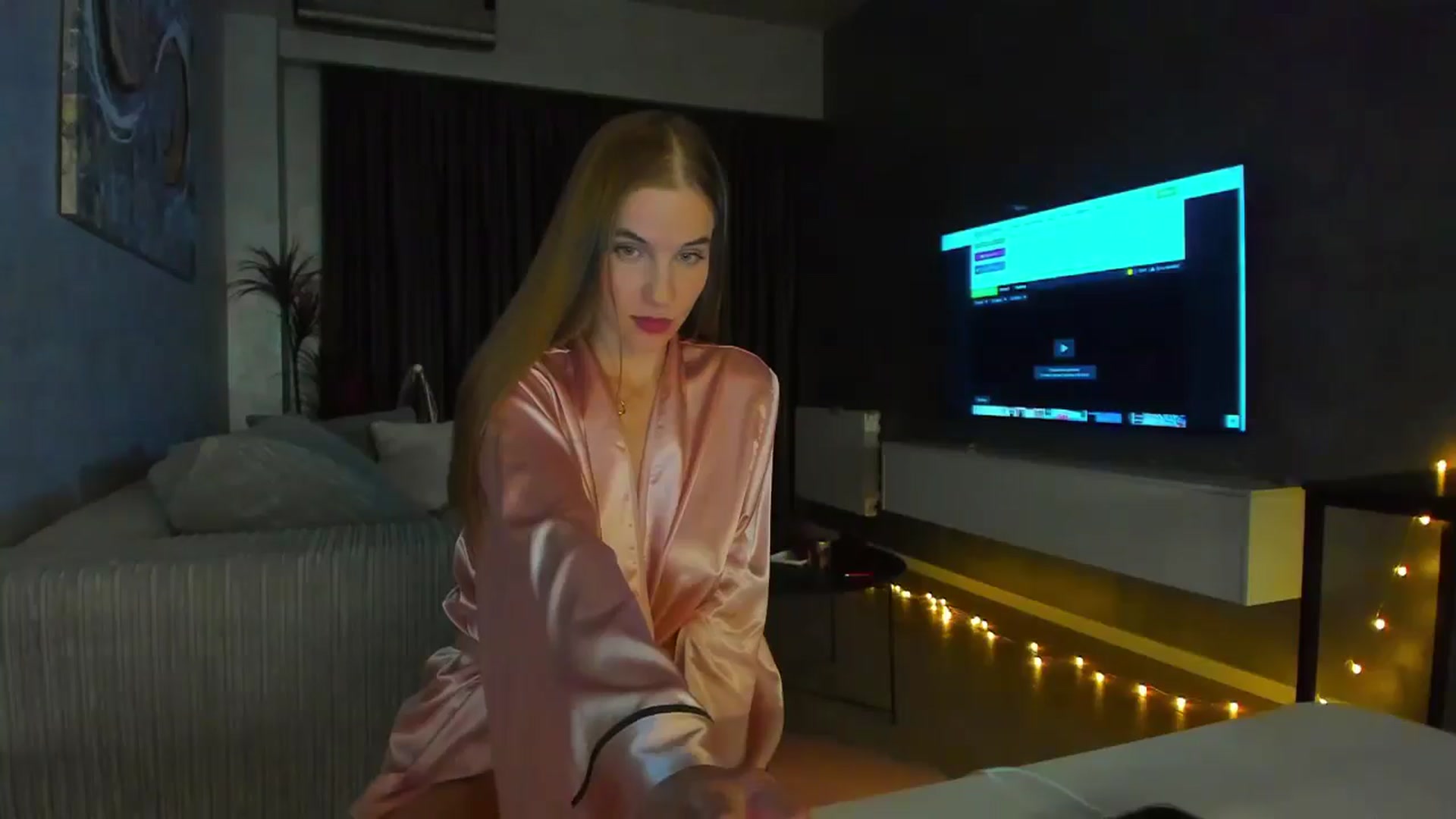 Gallery image thumbnail from Lanie__Love's myfreecams stream on, 10/24/2024, 19:25 image 19 of 20