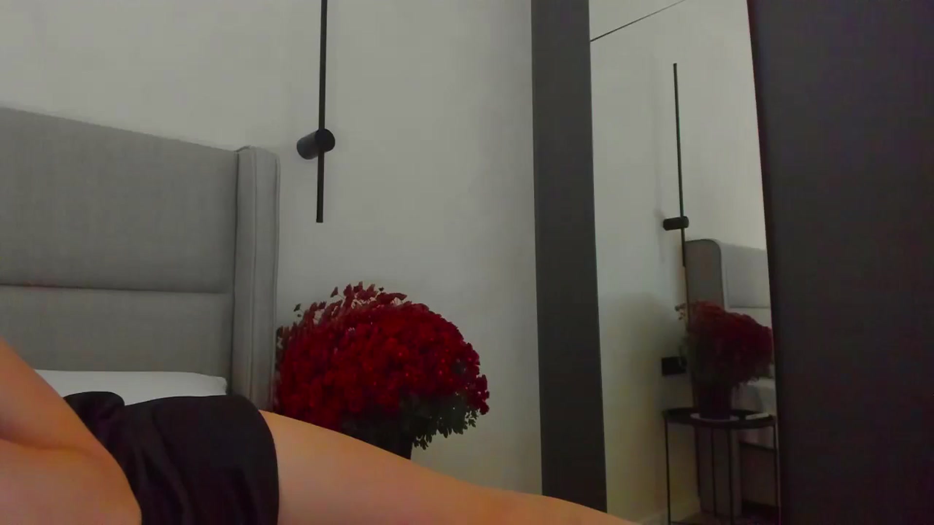Gallery image thumbnail from Lanie__Love's myfreecams stream on, 10/25/2024, 18:37 image 17 of 20