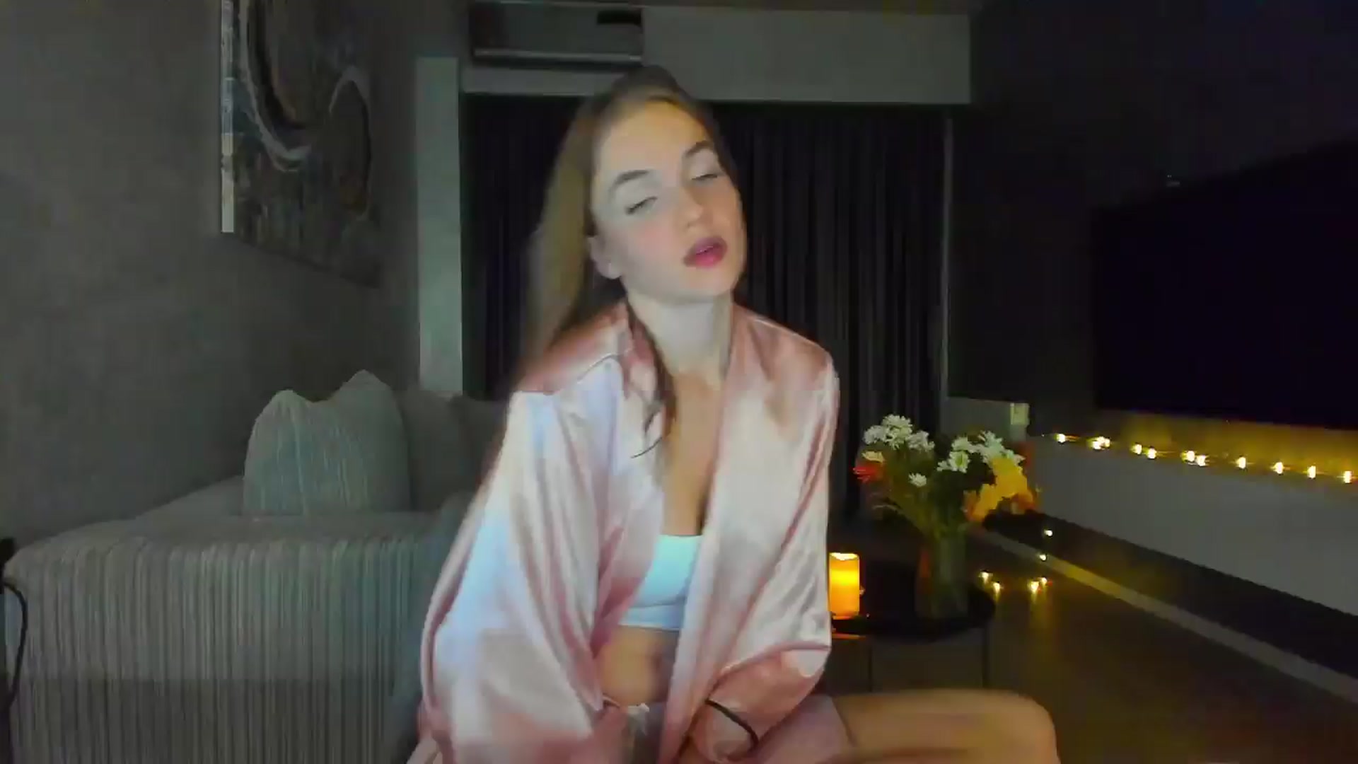Gallery image thumbnail from Lanie__Love's myfreecams stream on, 12/20/2024, 18:28 image 2 of 20