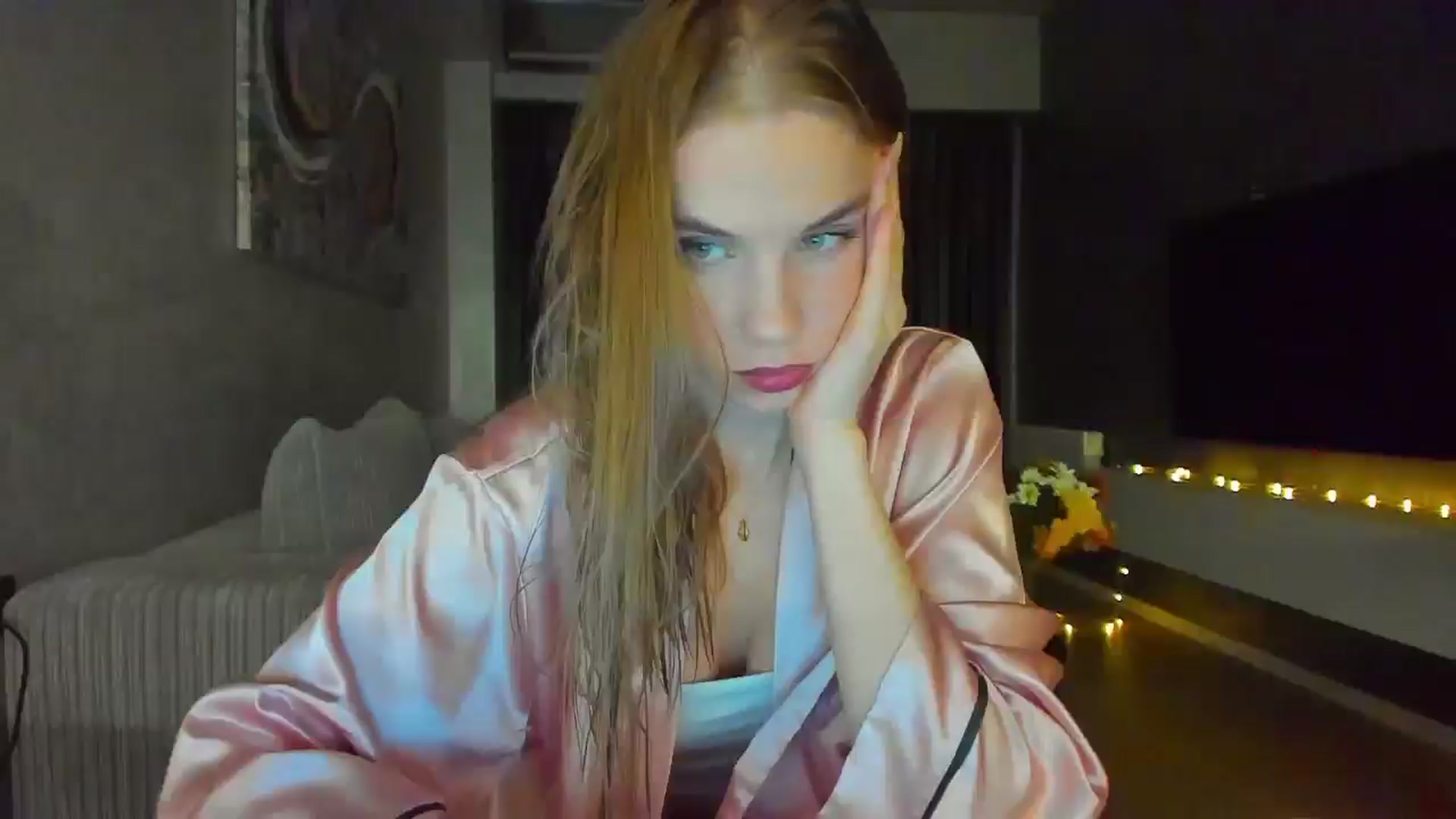 Gallery image thumbnail from Lanie__Love's myfreecams stream on, 12/20/2024, 18:28 image 1 of 20