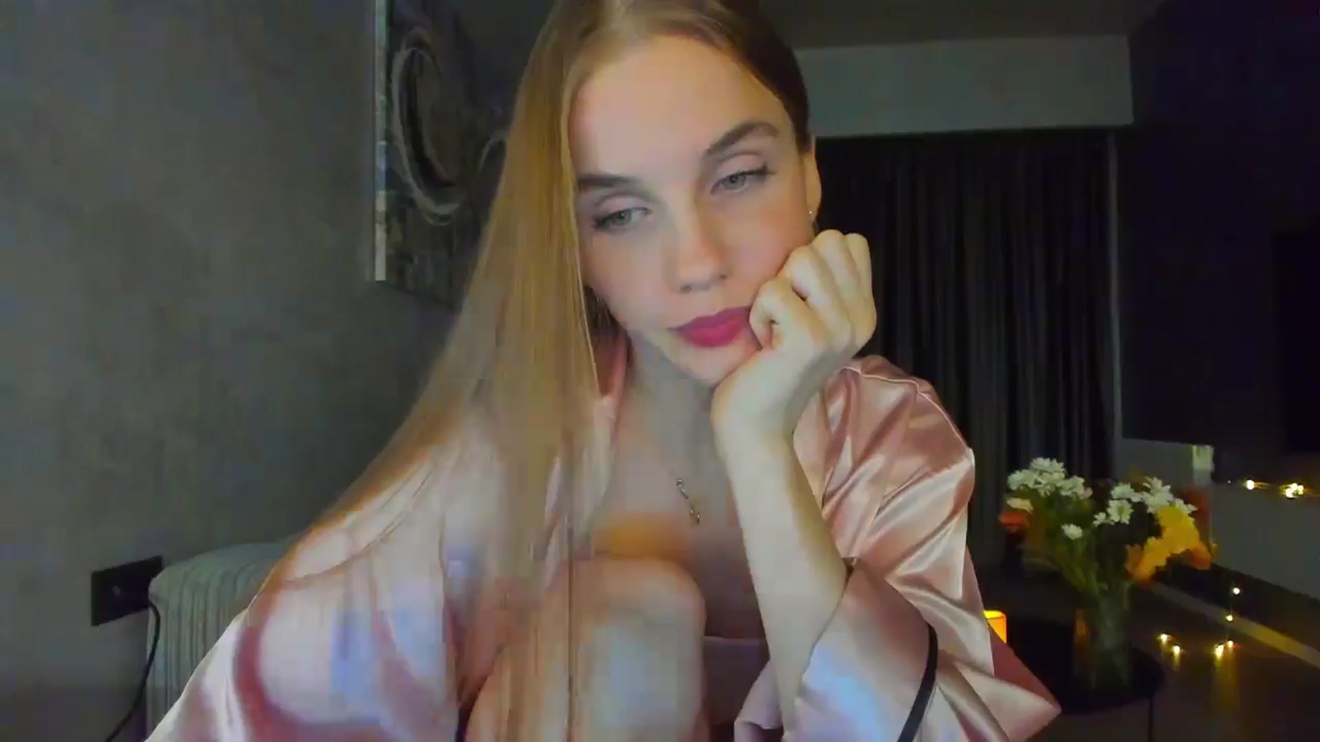 Gallery image thumbnail from Lanie__Love's myfreecams stream on, 12/20/2024, 19:14 image 7 of 20