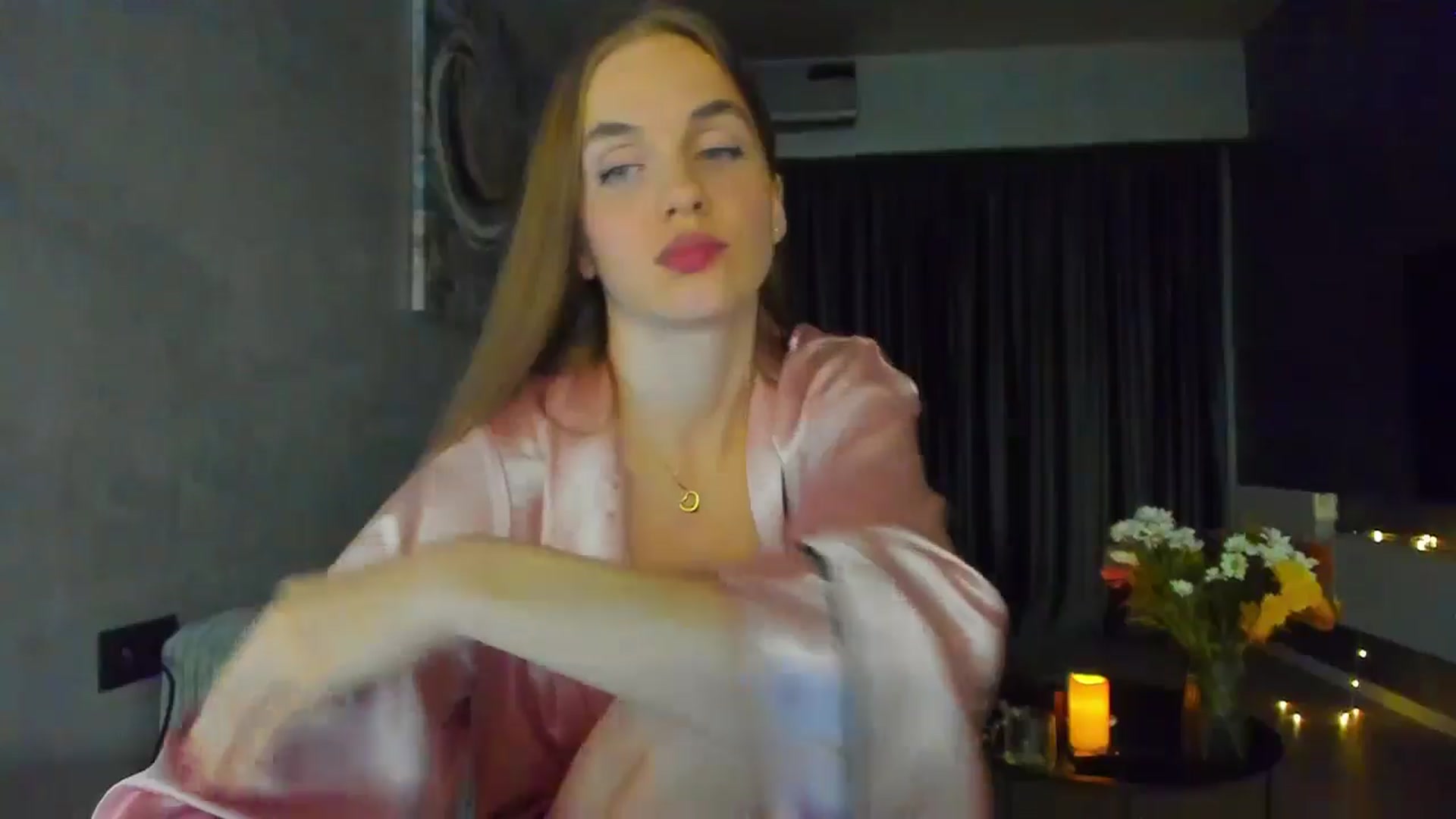 Gallery image thumbnail from Lanie__Love's myfreecams stream on, 12/20/2024, 19:14 image 16 of 20
