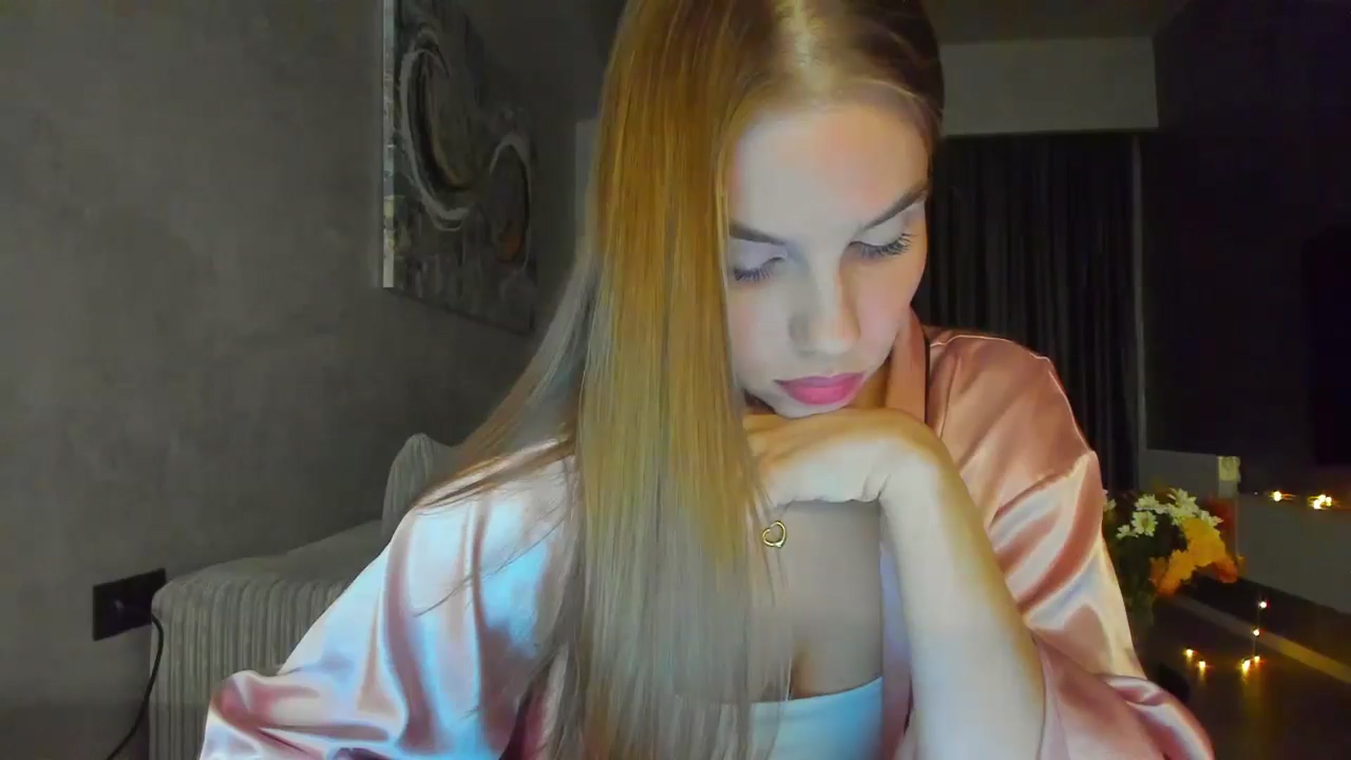 Gallery image thumbnail from Lanie__Love's myfreecams stream on, 12/20/2024, 19:14 image 19 of 20