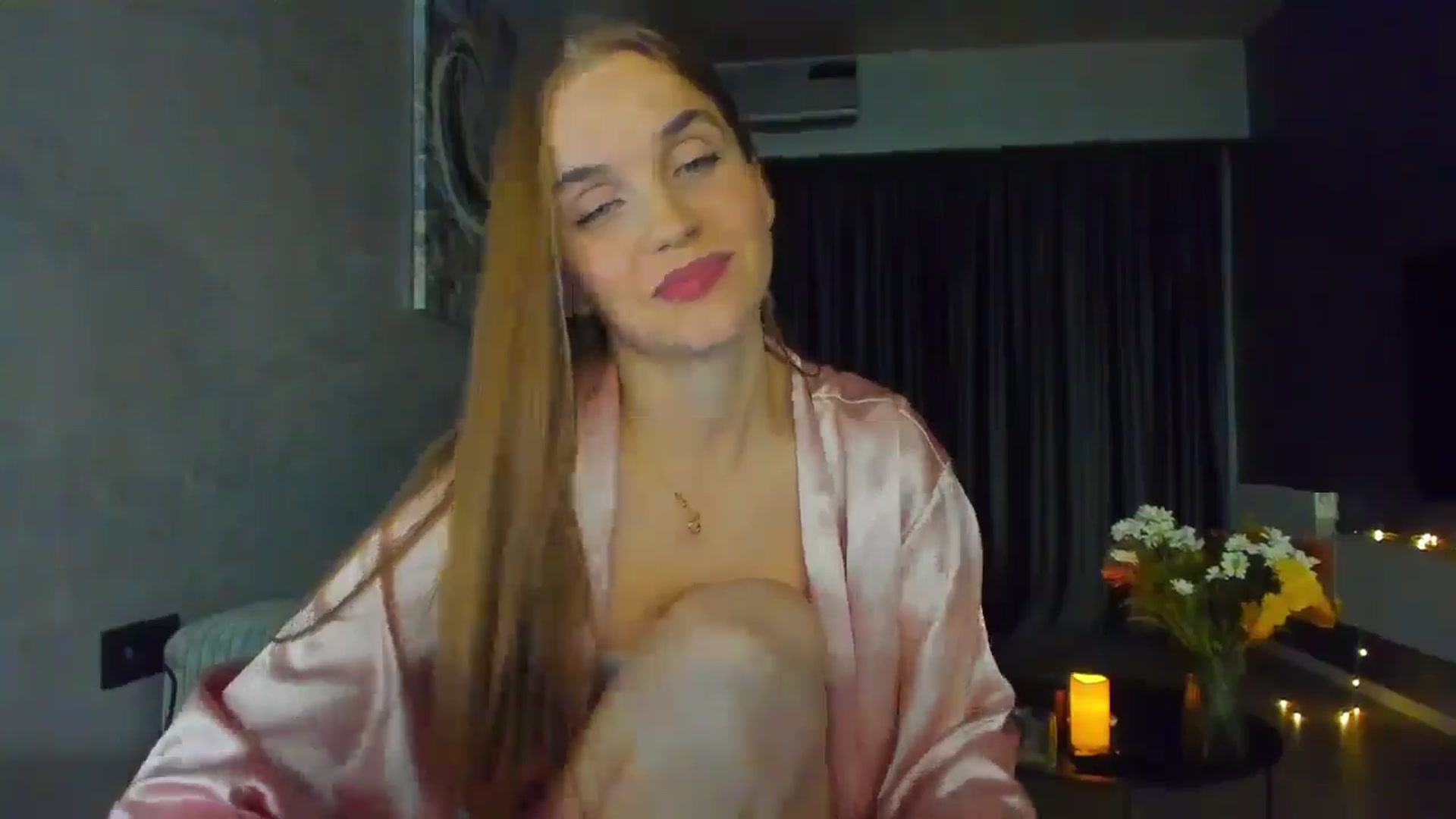 Gallery image thumbnail from Lanie__Love's myfreecams stream on, 12/20/2024, 19:14 image 5 of 20