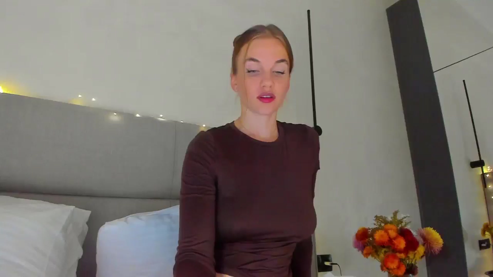 Gallery image thumbnail from Lanie__Love's myfreecams stream on, 12/22/2024, 18:53 image 12 of 20