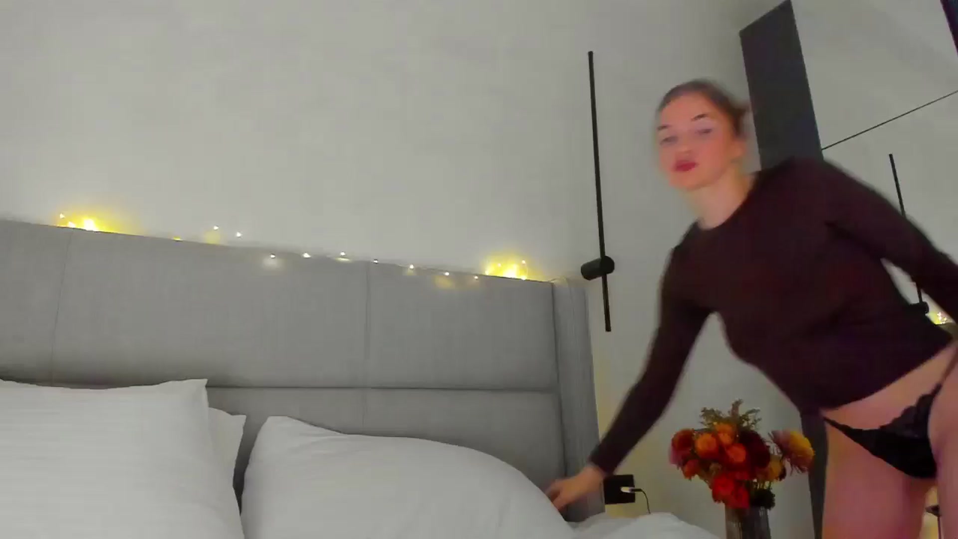 Gallery image thumbnail from Lanie__Love's myfreecams stream on, 12/22/2024, 18:53 image 1 of 20