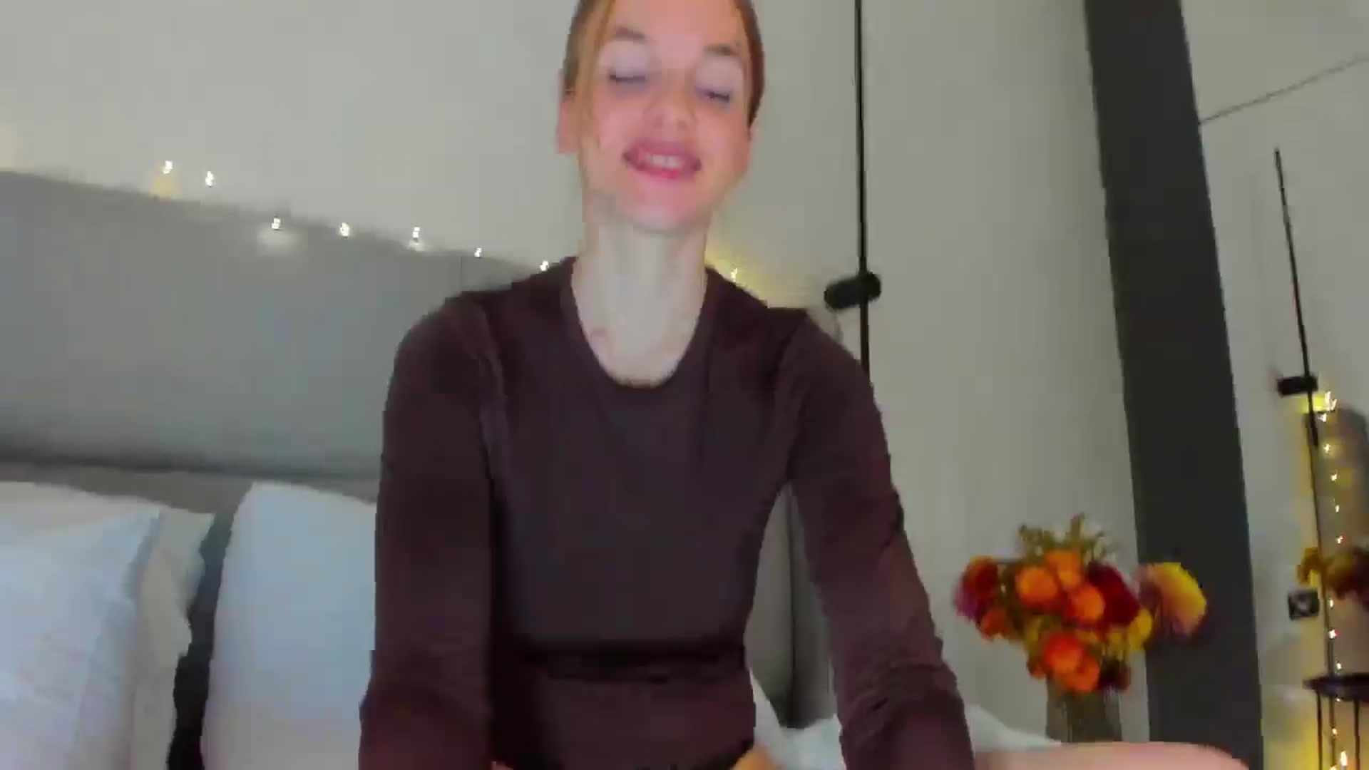 Gallery image thumbnail from Lanie__Love's myfreecams stream on, 12/22/2024, 18:53 image 11 of 20
