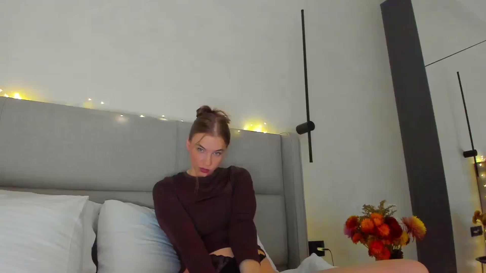 Gallery image thumbnail from Lanie__Love's myfreecams stream on, 12/22/2024, 18:53 image 6 of 20