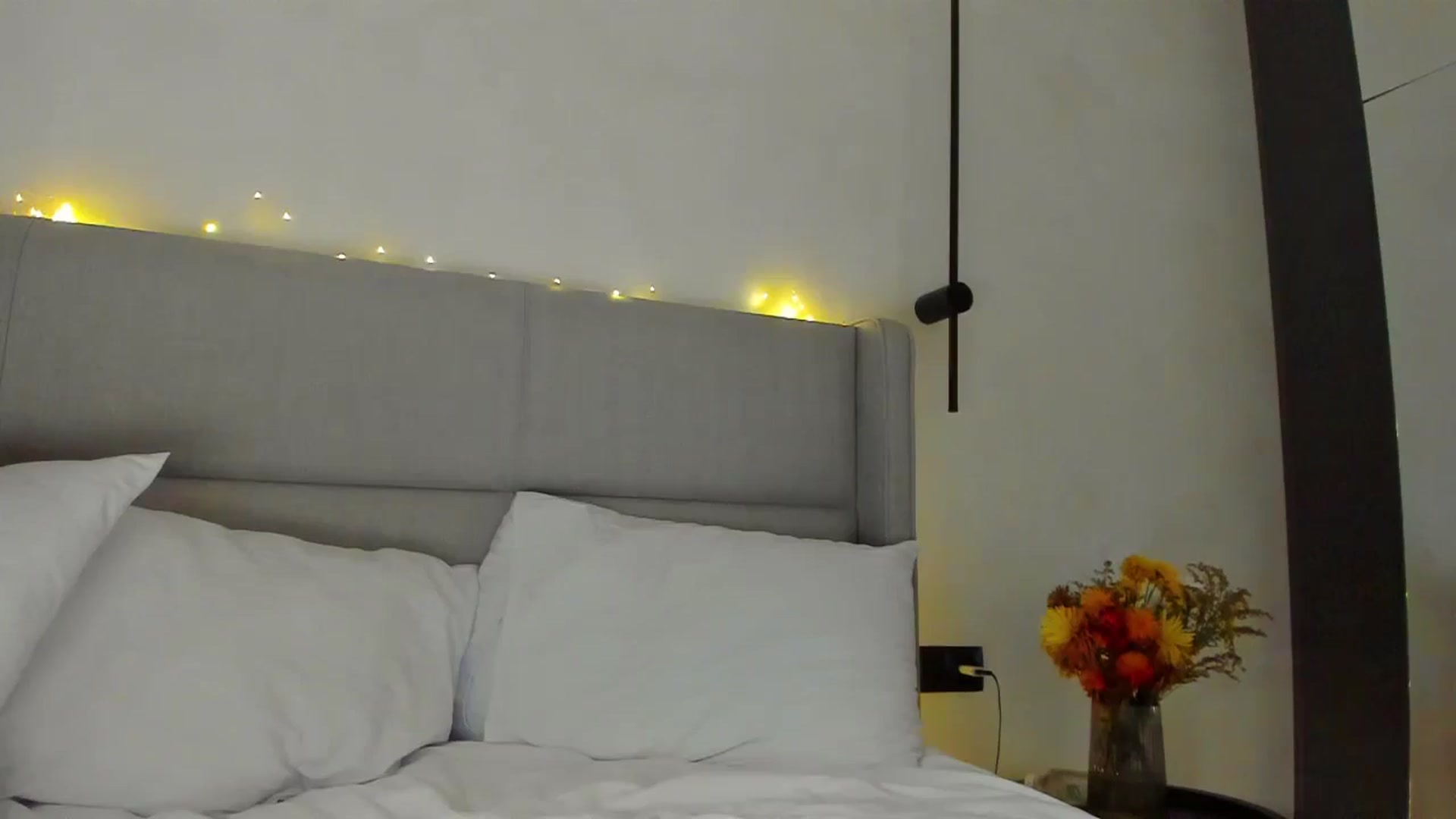 Gallery image thumbnail from Lanie__Love's myfreecams stream on, 12/27/2024, 20:02 image 19 of 20