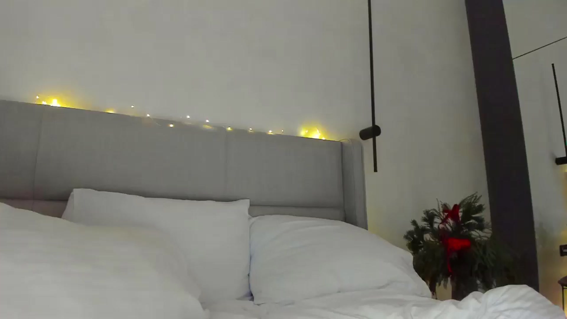 Gallery image thumbnail from Lanie__Love's myfreecams stream on, 12/28/2024, 19:26 image 16 of 20