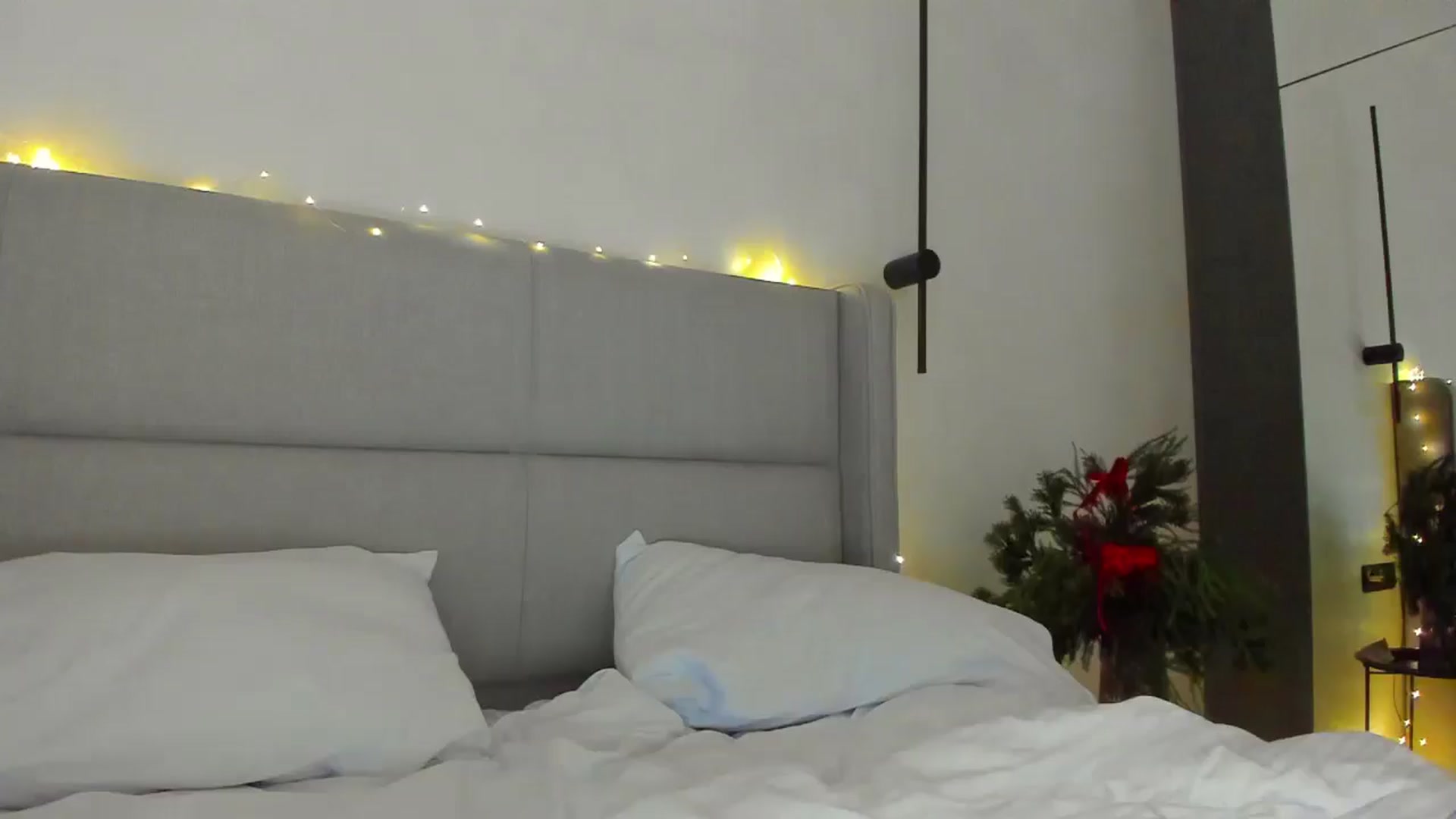 Gallery image thumbnail from Lanie__Love's myfreecams stream on, 12/28/2024, 19:56 image 1 of 20