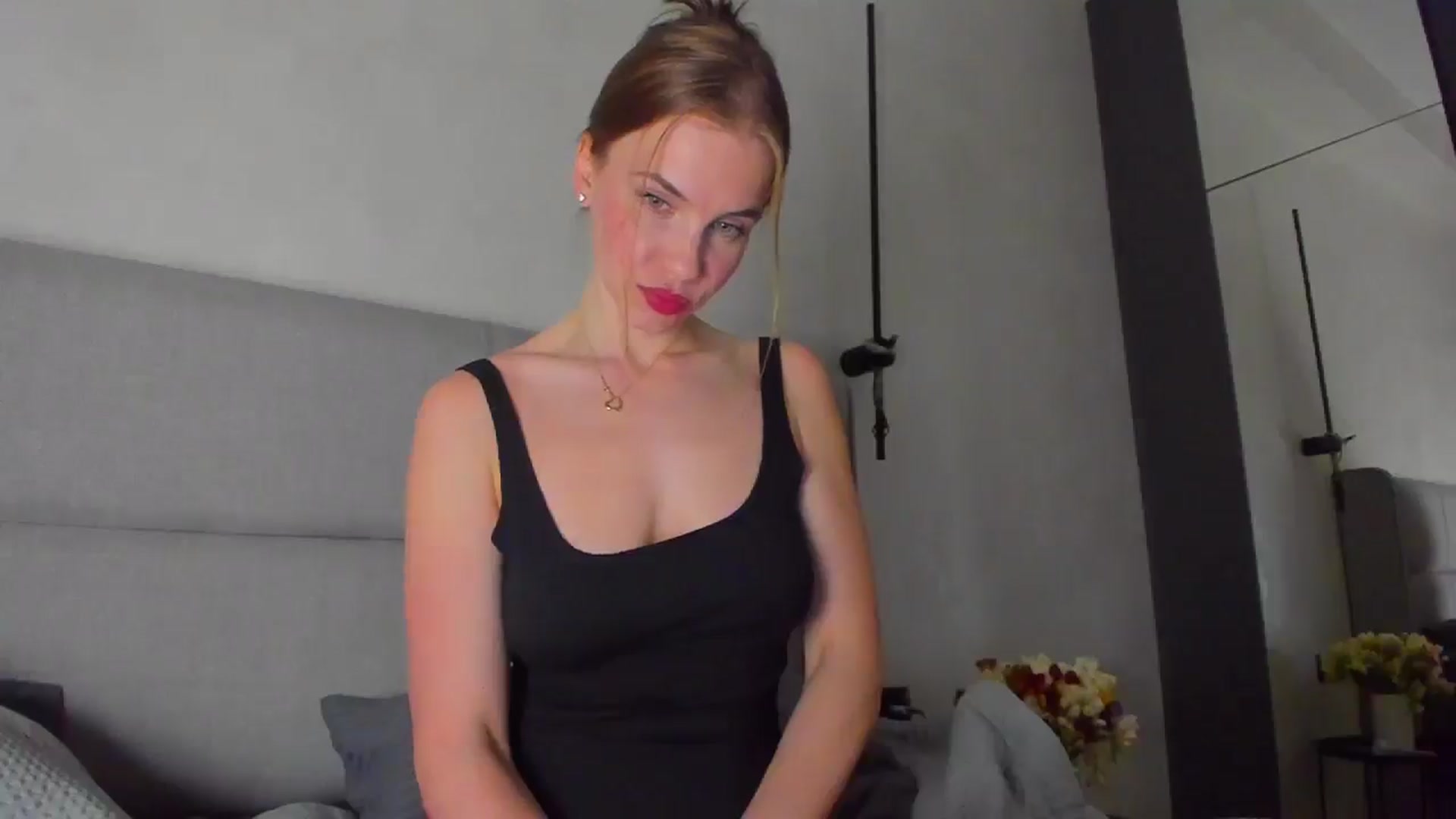 Gallery image thumbnail from Lanie__Love's myfreecams stream on, 03/30/2025, 18:10 image 16 of 20