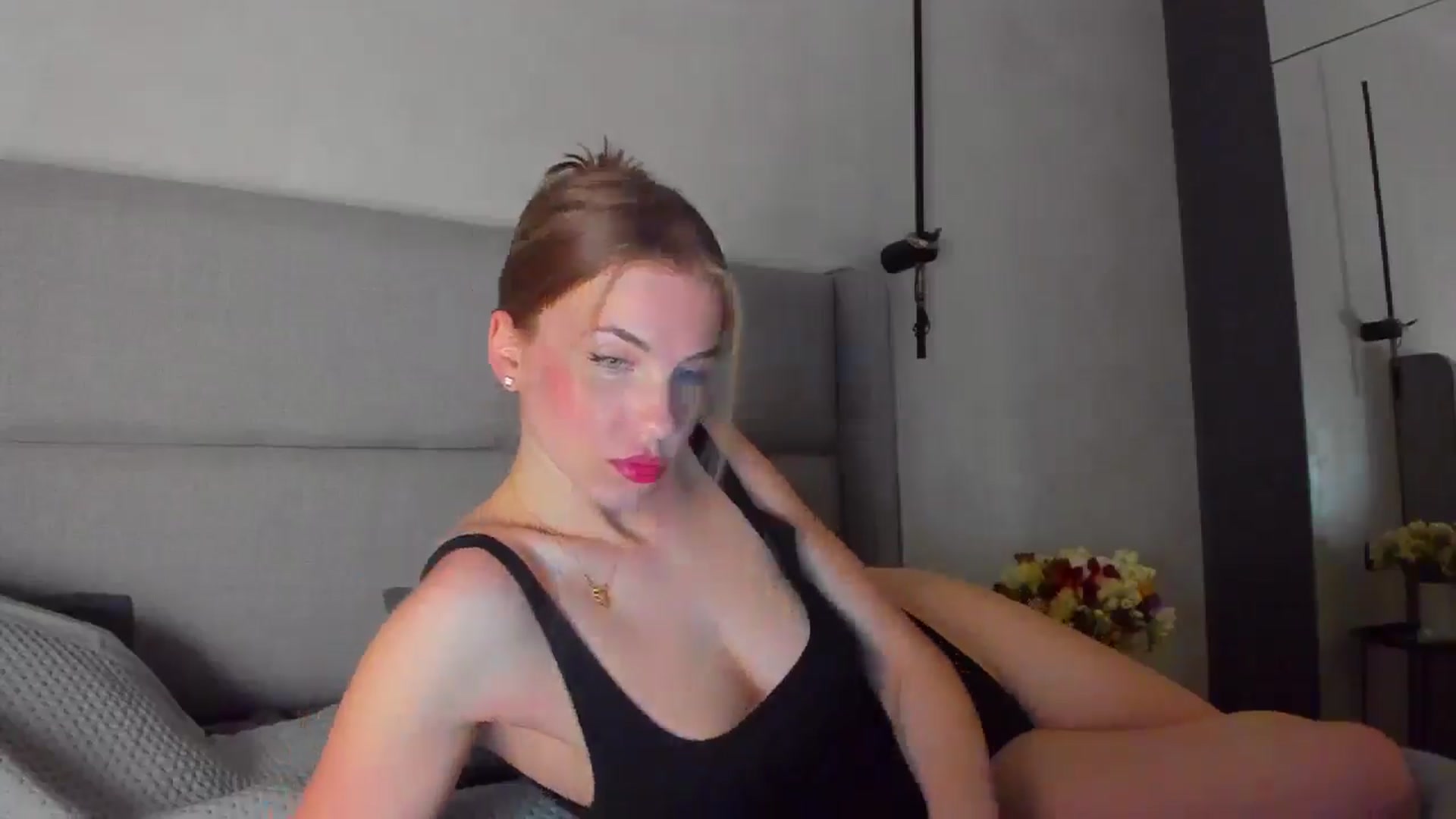 Gallery image thumbnail from Lanie__Love's myfreecams stream on, 03/30/2025, 18:10 image 2 of 20