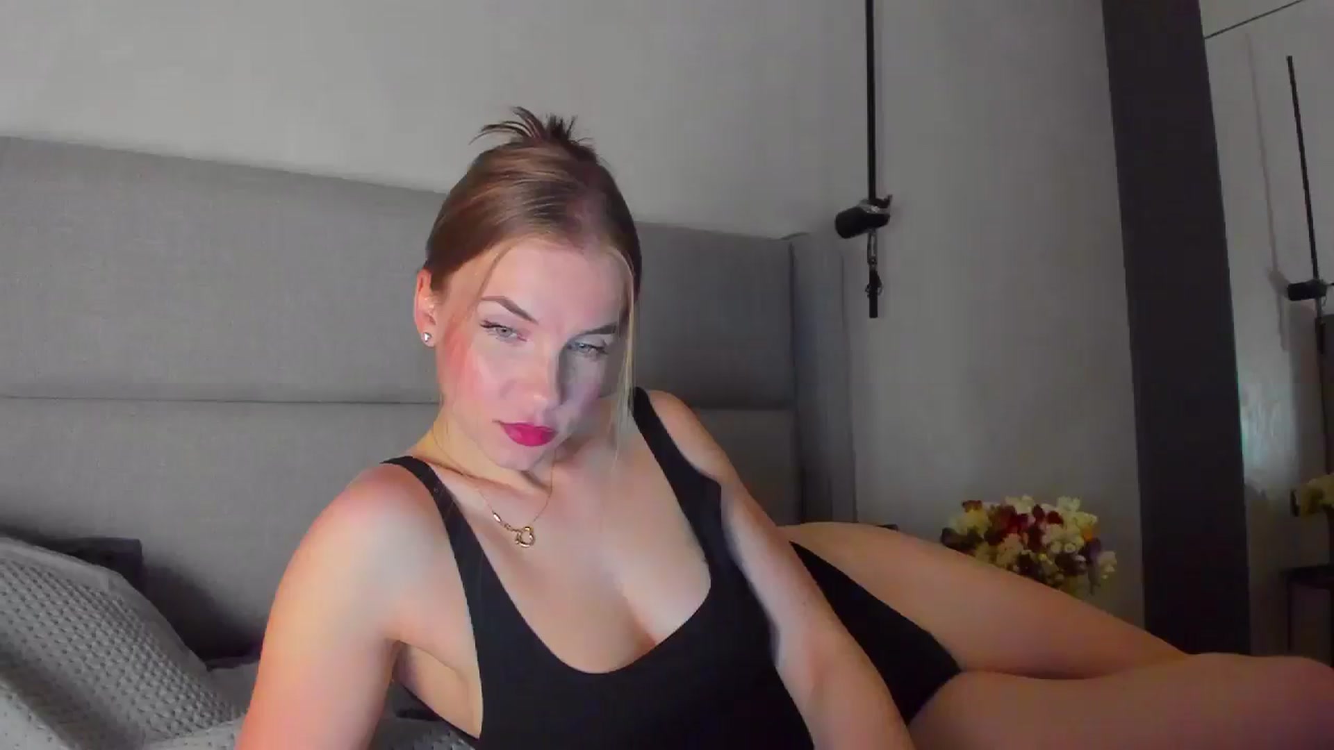Gallery image thumbnail from Lanie__Love's myfreecams stream on, 03/30/2025, 18:10 image 7 of 20