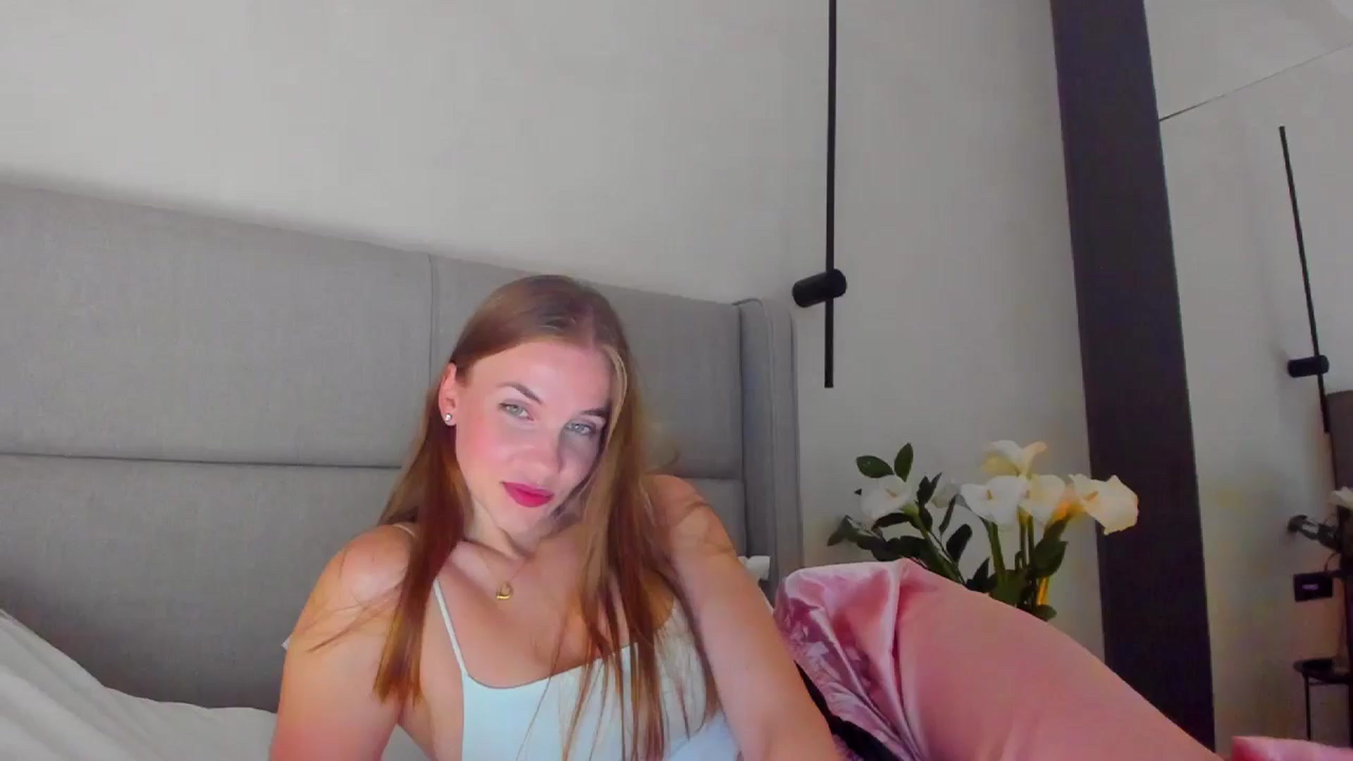 Gallery image thumbnail from Lanie__Love's myfreecams stream on, 04/28/2025, 18:29 image 5 of 20