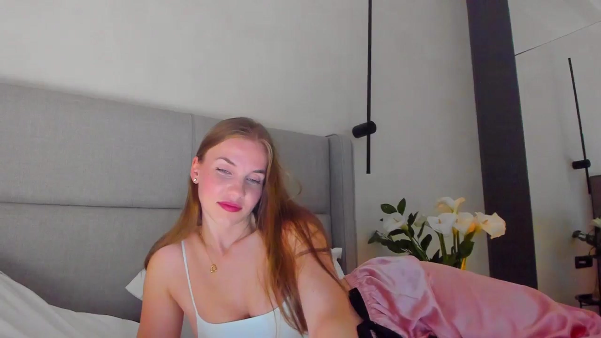 Gallery image thumbnail from Lanie__Love's myfreecams stream on, 04/28/2025, 18:29 image 4 of 20