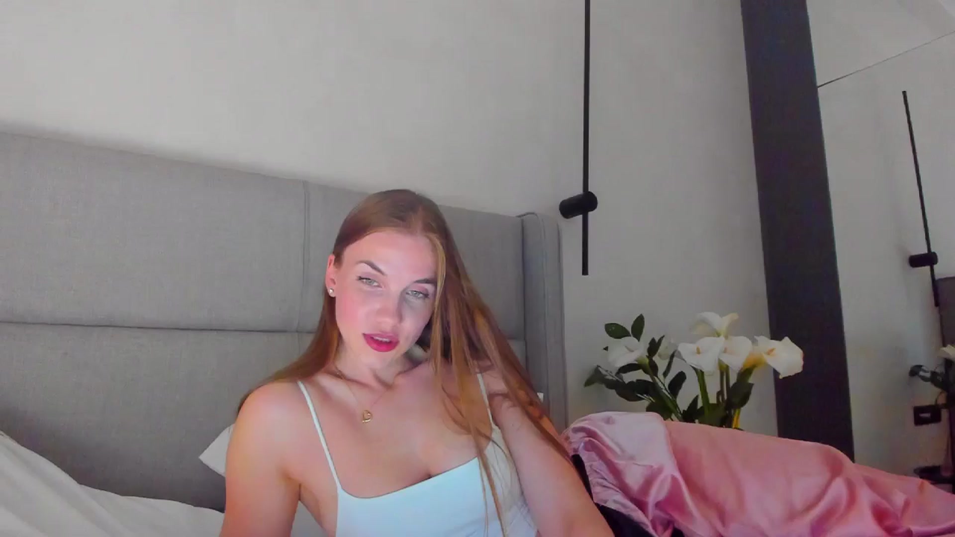 Gallery image thumbnail from Lanie__Love's myfreecams stream on, 04/28/2025, 18:29 image 3 of 20