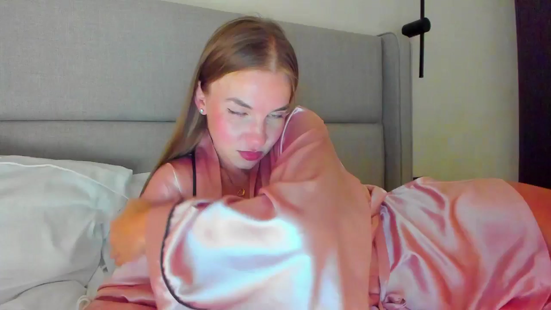 Gallery image thumbnail from Lanie__Love's myfreecams stream on, 08/21/2025, 20:21 image 1 of 20