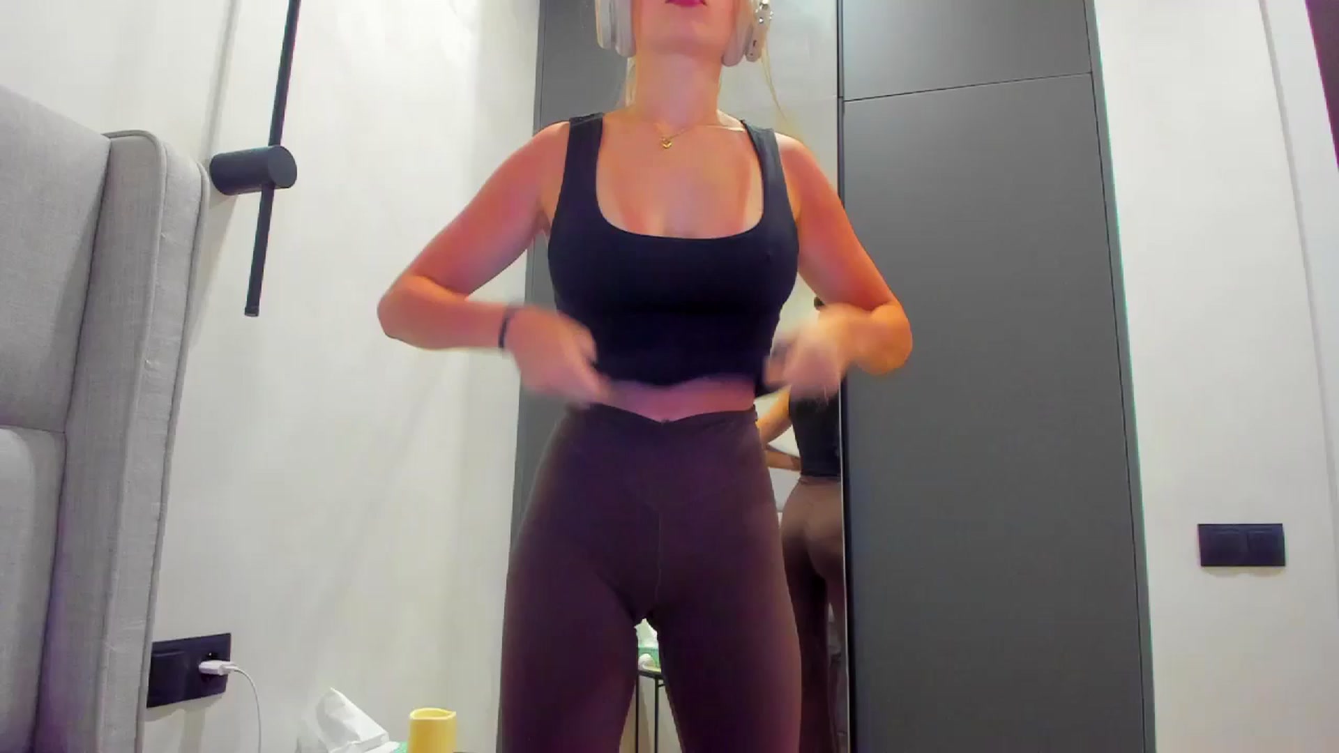 Gallery image thumbnail from Lanie__Love's myfreecams stream on, 08/25/2025, 18:48 image 17 of 20