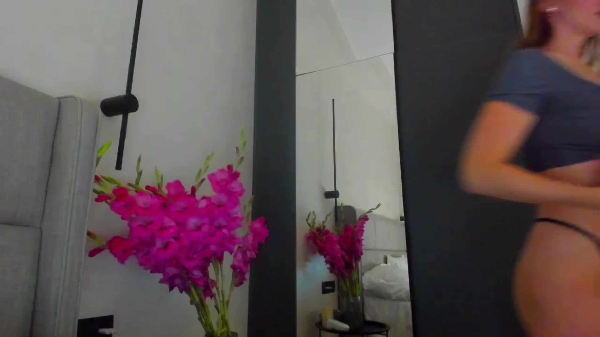 Gallery image thumbnail from Lanie__Love's myfreecams stream on, 10/03/2025, 19:42 image 4 of 20