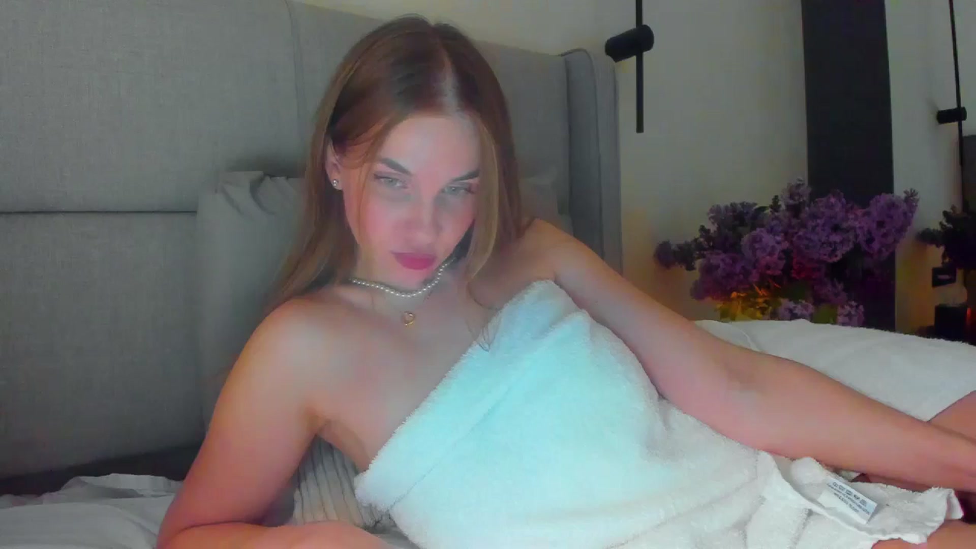 Gallery image thumbnail from Lanie__Love's myfreecams stream on, 04/21/2026, 20:10 image 8 of 20