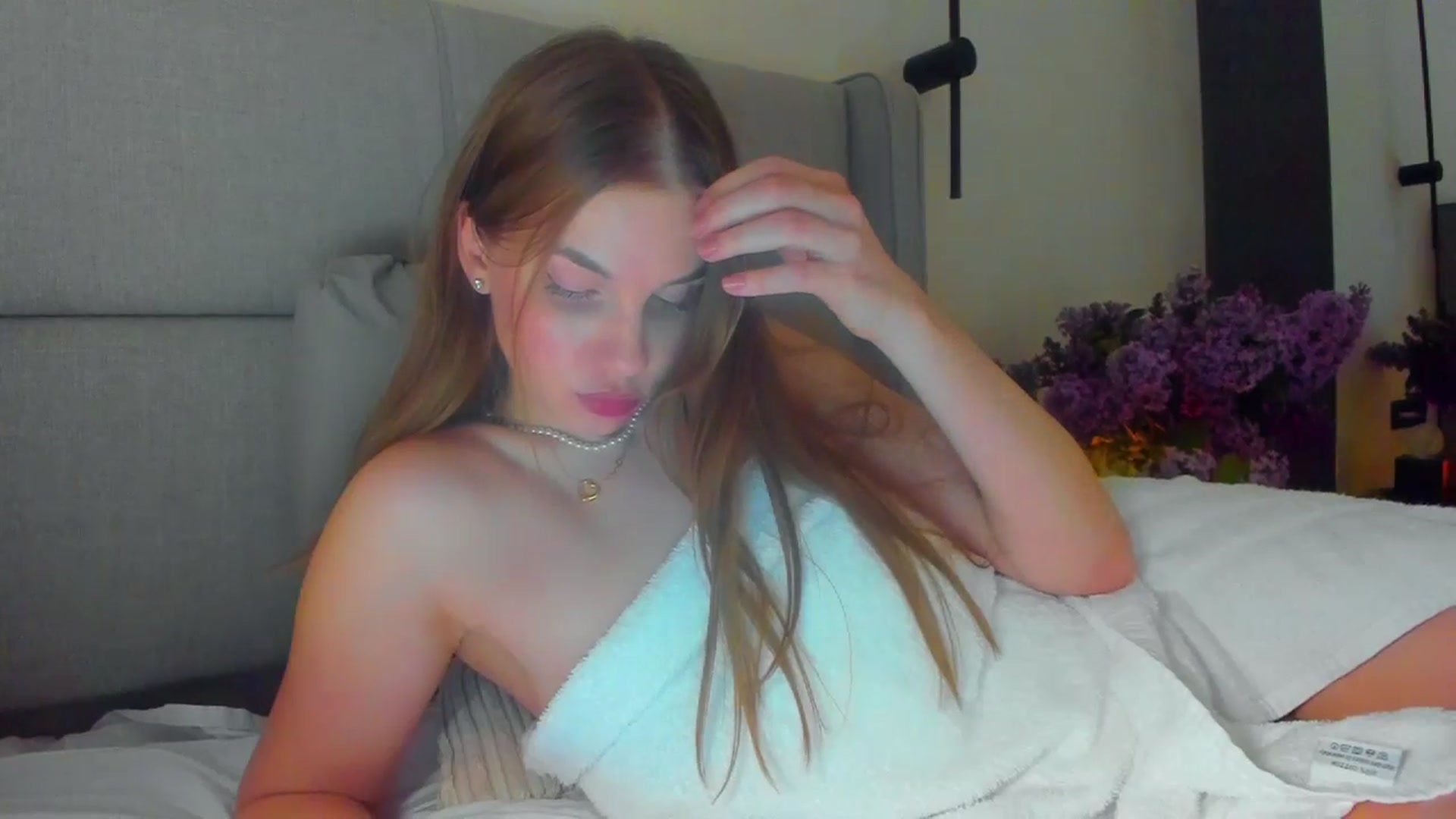 Gallery image thumbnail from Lanie__Love's myfreecams stream on, 04/21/2026, 20:10 image 2 of 20