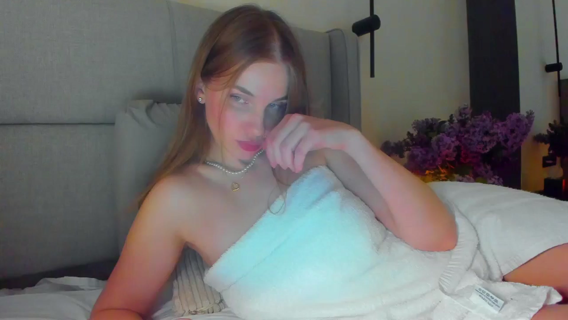 Gallery image thumbnail from Lanie__Love's myfreecams stream on, 04/21/2026, 20:10 image 9 of 20