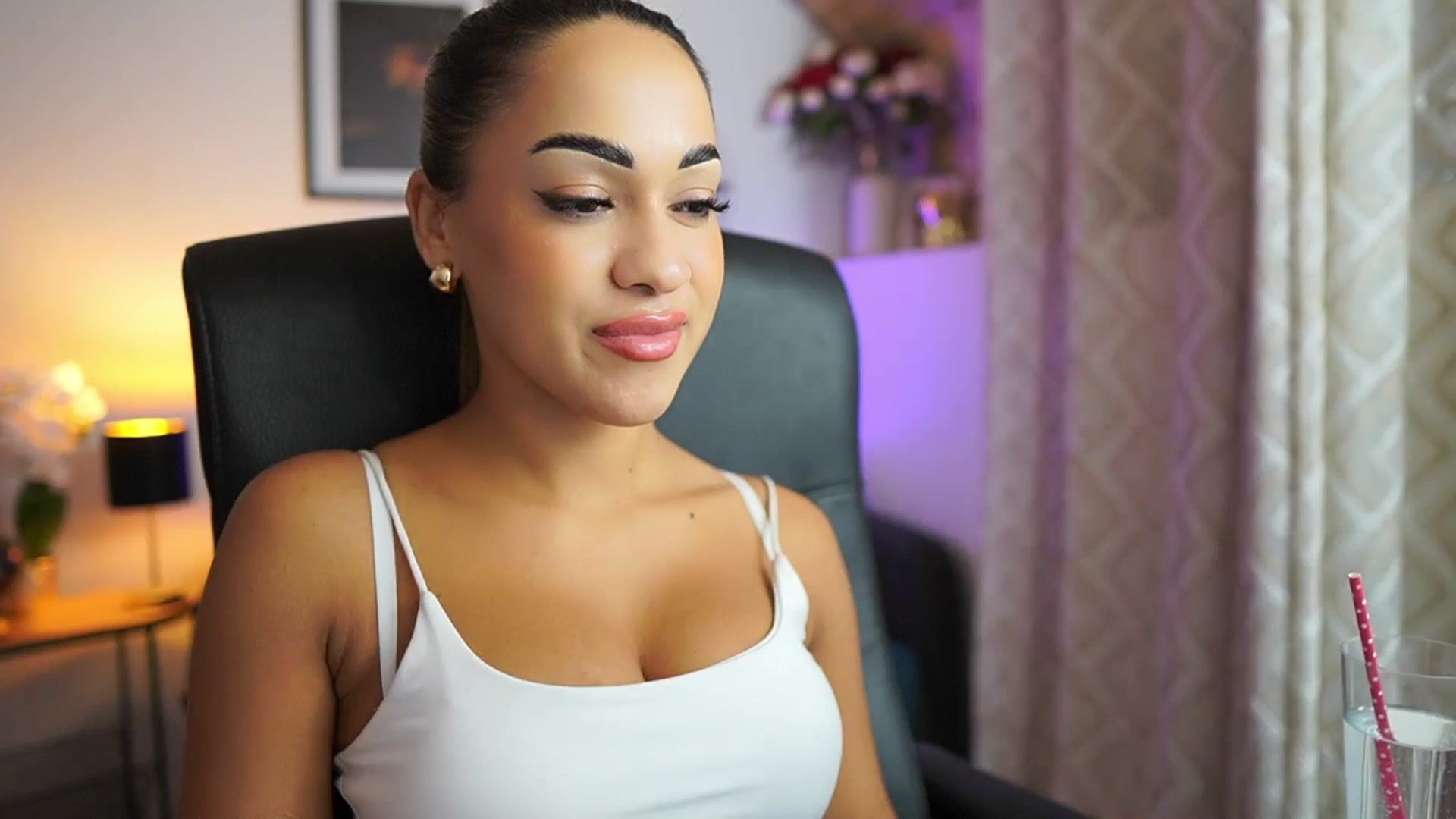 Gallery image thumbnail from Laniixxx's myfreecams stream on, 10/23/2025, 16:48 image 4 of 20
