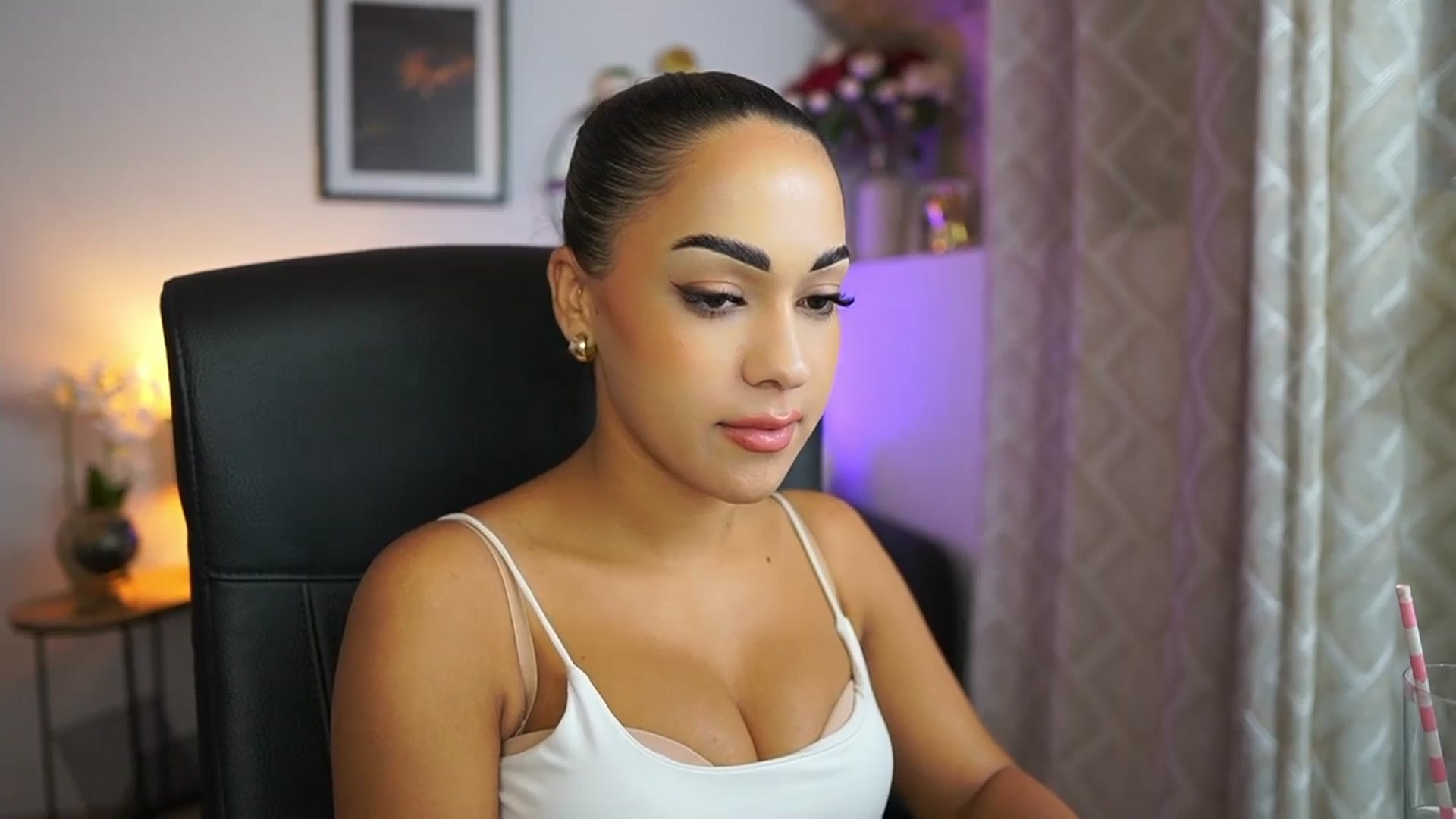 Gallery image thumbnail from Laniixxx's myfreecams stream on, 10/24/2025, 15:48 image 8 of 20