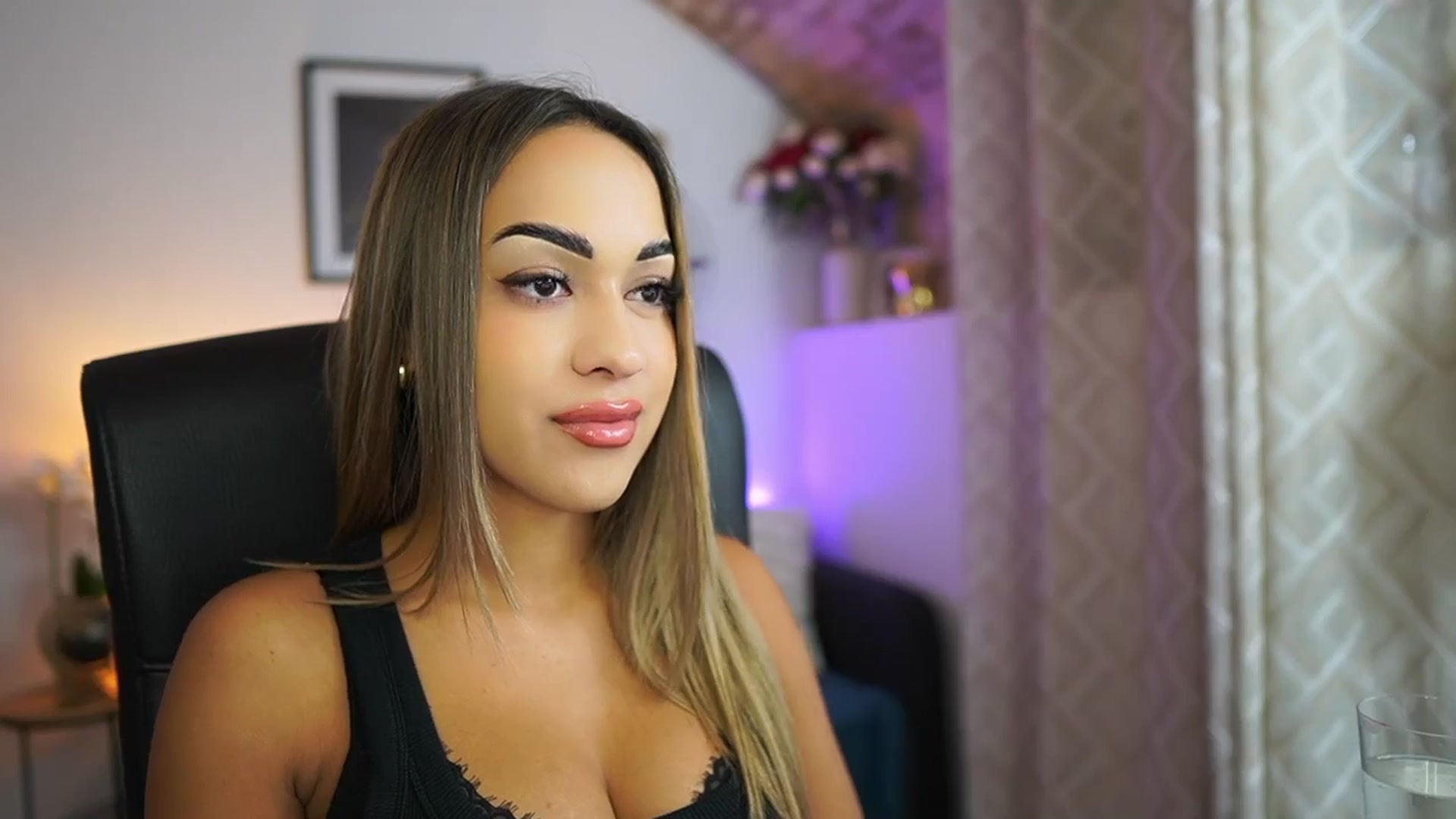 Gallery image thumbnail from Laniixxx's myfreecams stream on, 10/25/2025, 13:08 image 12 of 20