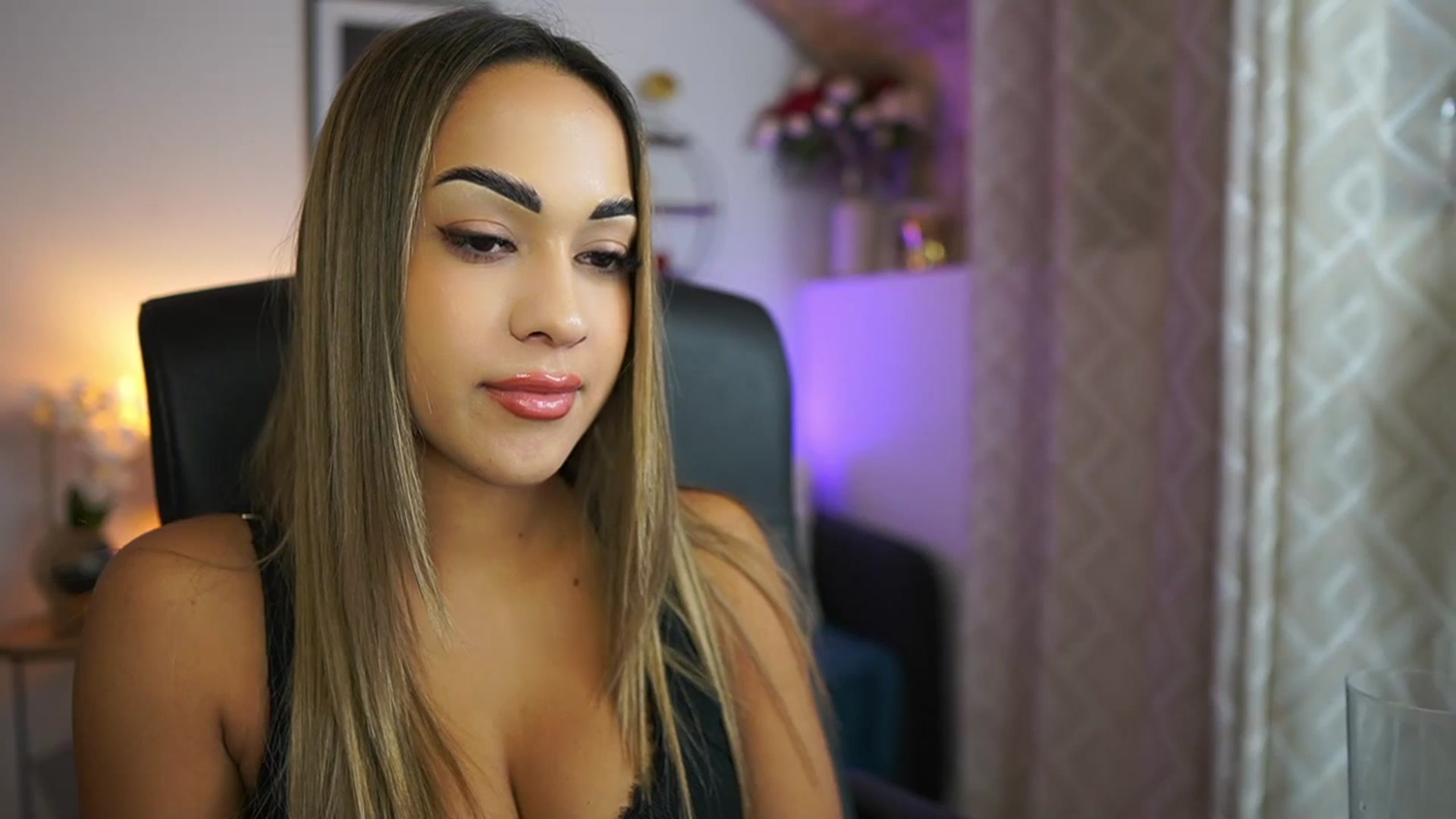 Gallery image thumbnail from Laniixxx's myfreecams stream on, 10/25/2025, 15:14 image 11 of 20