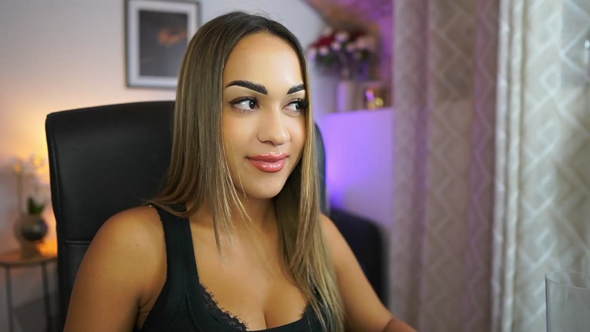 Gallery image thumbnail from Laniixxx's myfreecams stream on, 10/25/2025, 15:14 image 15 of 20