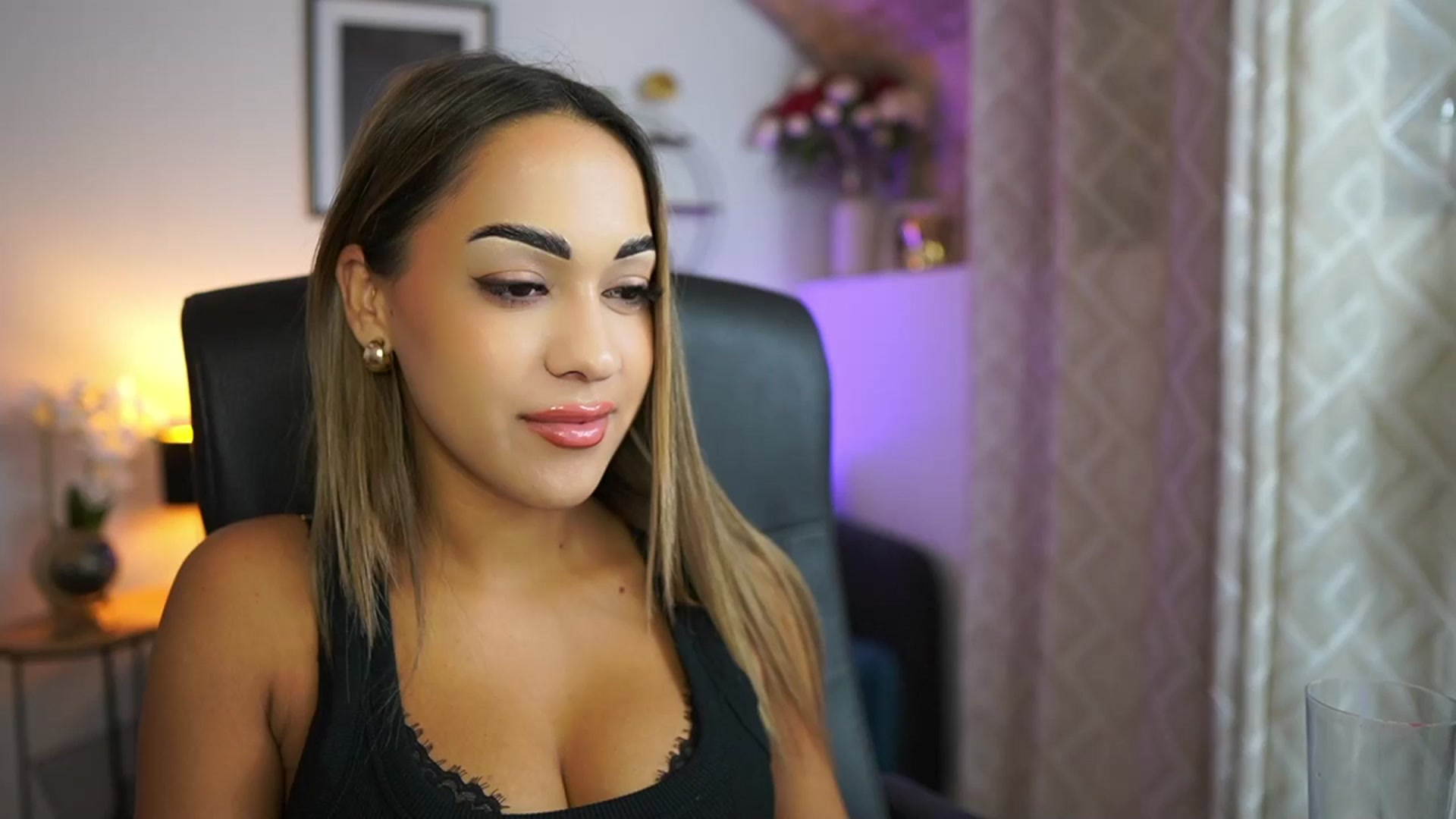 Gallery image thumbnail from Laniixxx's myfreecams stream on, 10/25/2025, 15:14 image 10 of 20