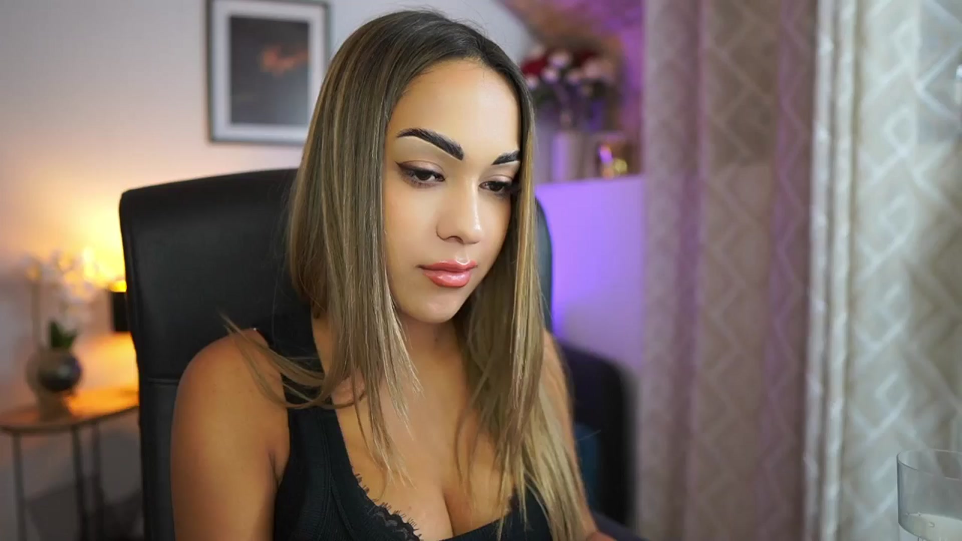 Gallery image thumbnail from Laniixxx's myfreecams stream on, 10/25/2025, 15:50 image 6 of 20