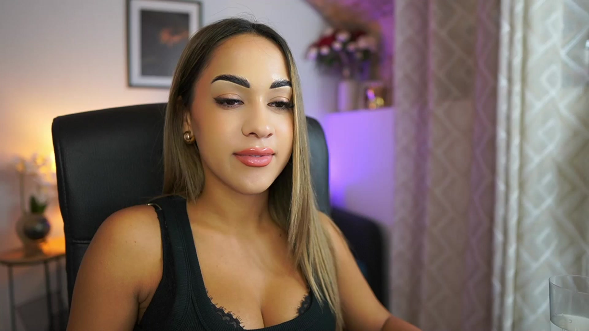 Gallery image thumbnail from Laniixxx's myfreecams stream on, 10/25/2025, 15:50 image 10 of 20