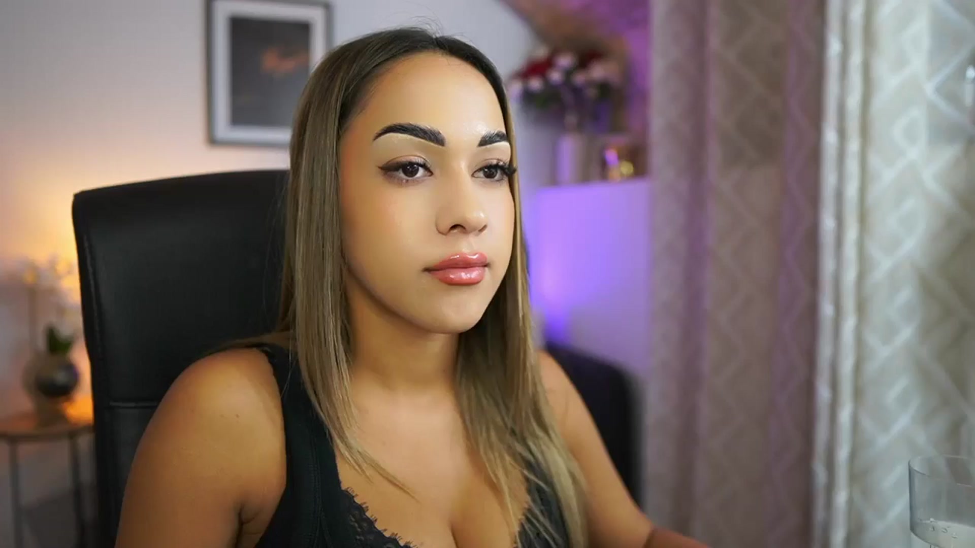Gallery image thumbnail from Laniixxx's myfreecams stream on, 10/25/2025, 15:50 image 1 of 20