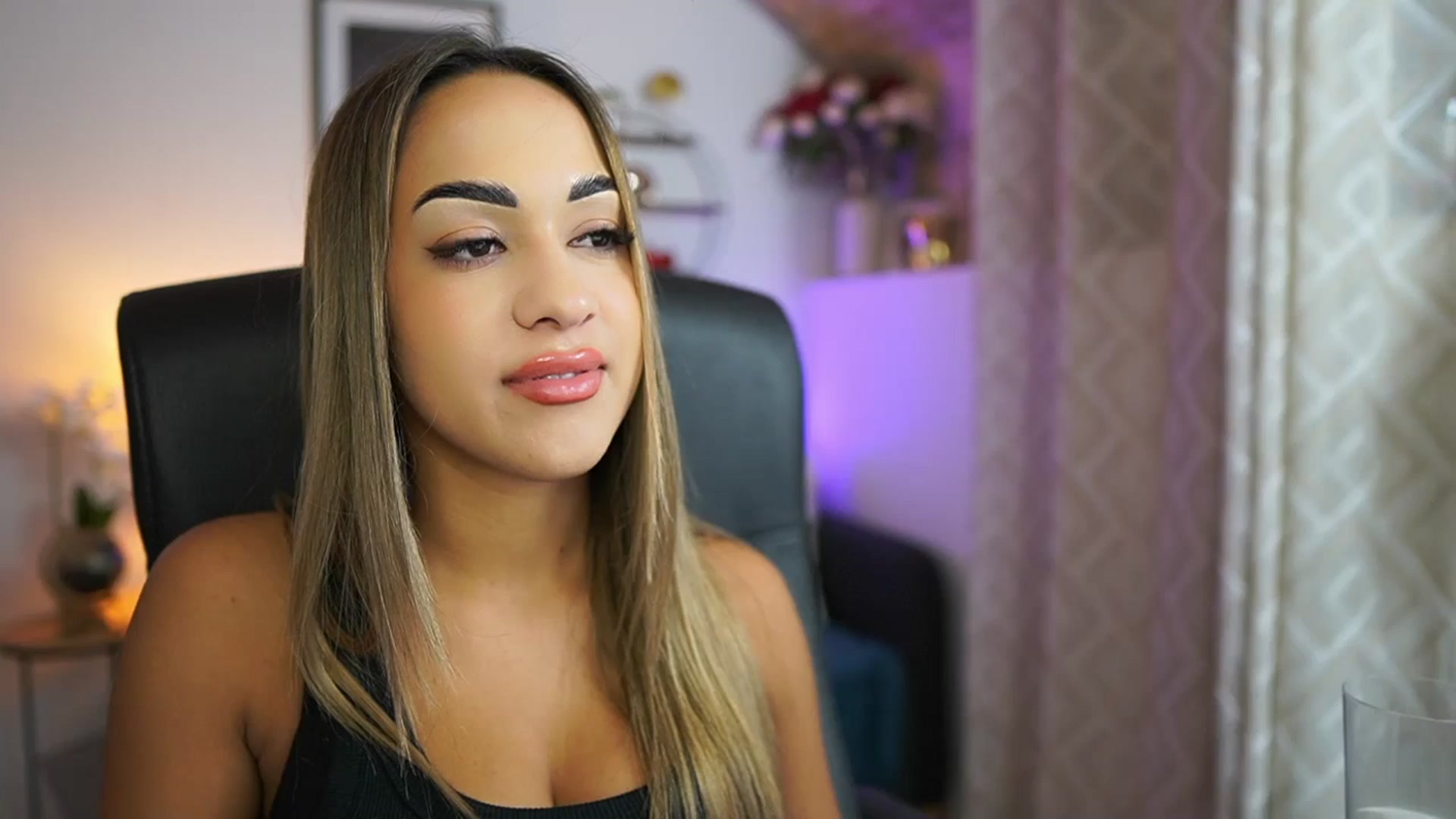 Gallery image thumbnail from Laniixxx's myfreecams stream on, 10/25/2025, 17:22 image 3 of 20
