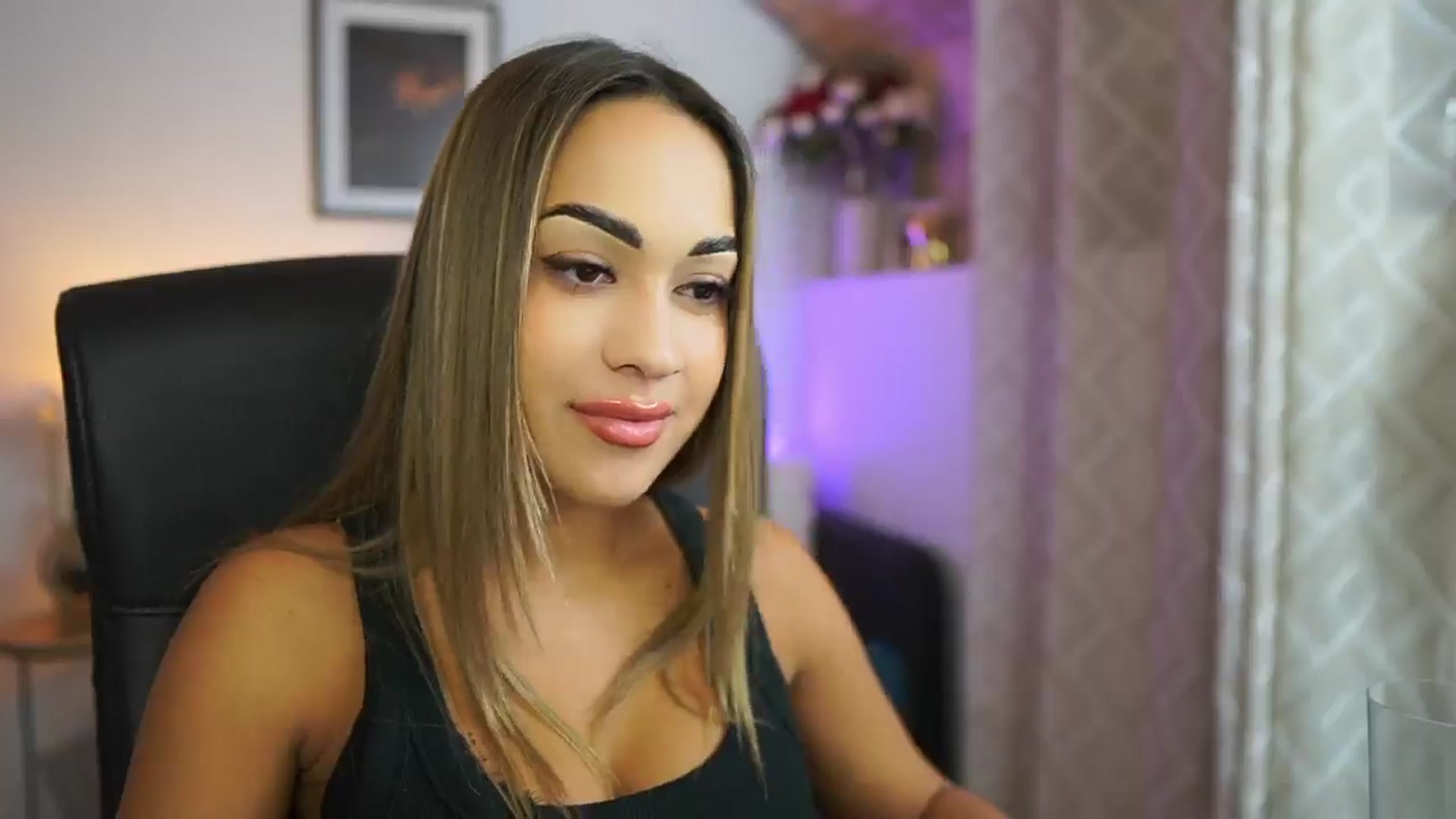 Gallery image thumbnail from Laniixxx's myfreecams stream on, 10/25/2025, 17:22 image 6 of 20