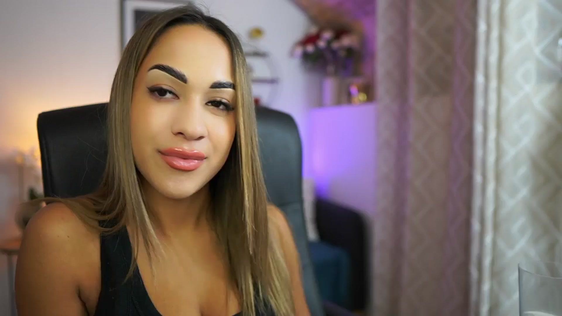 Gallery image thumbnail from Laniixxx's myfreecams stream on, 10/25/2025, 17:22 image 1 of 20