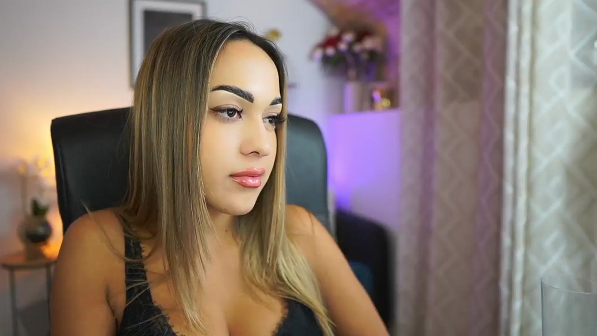 Gallery image thumbnail from Laniixxx's myfreecams stream on, 10/25/2025, 17:22 image 18 of 20