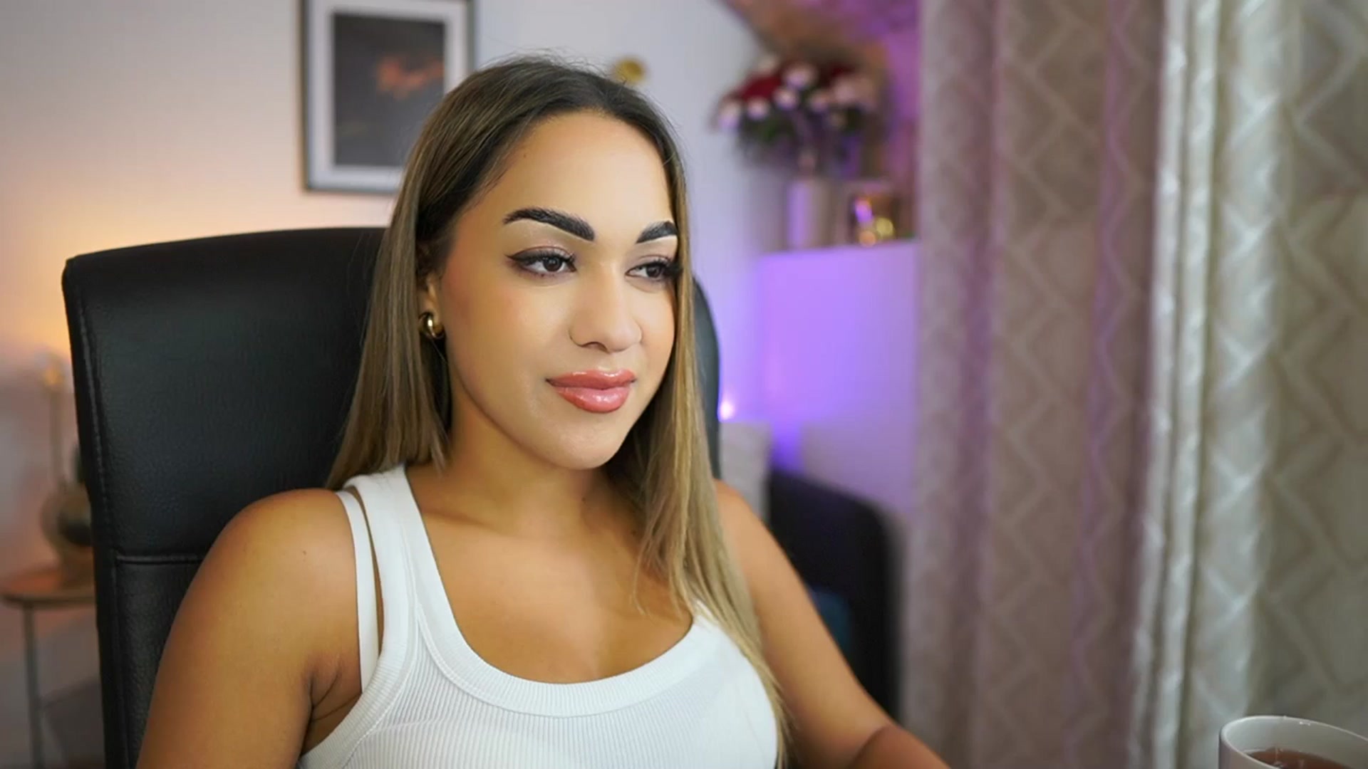 Gallery image thumbnail from Laniixxx's myfreecams stream on, 10/26/2025, 16:23 image 3 of 20