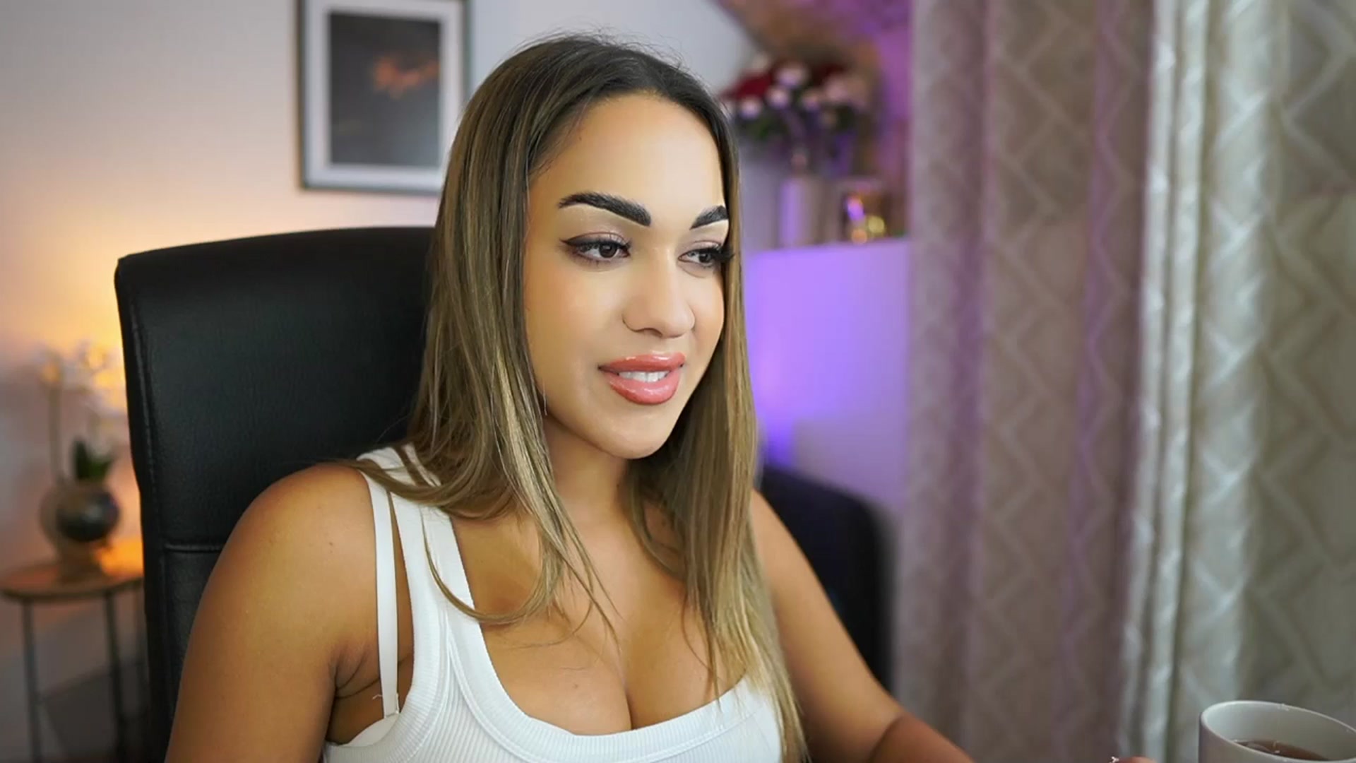 Gallery image thumbnail from Laniixxx's myfreecams stream on, 10/26/2025, 16:23 image 11 of 20