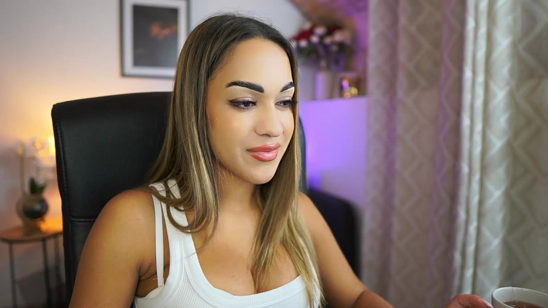 Gallery image thumbnail from Laniixxx's myfreecams stream on, 10/26/2025, 16:23 image 10 of 20