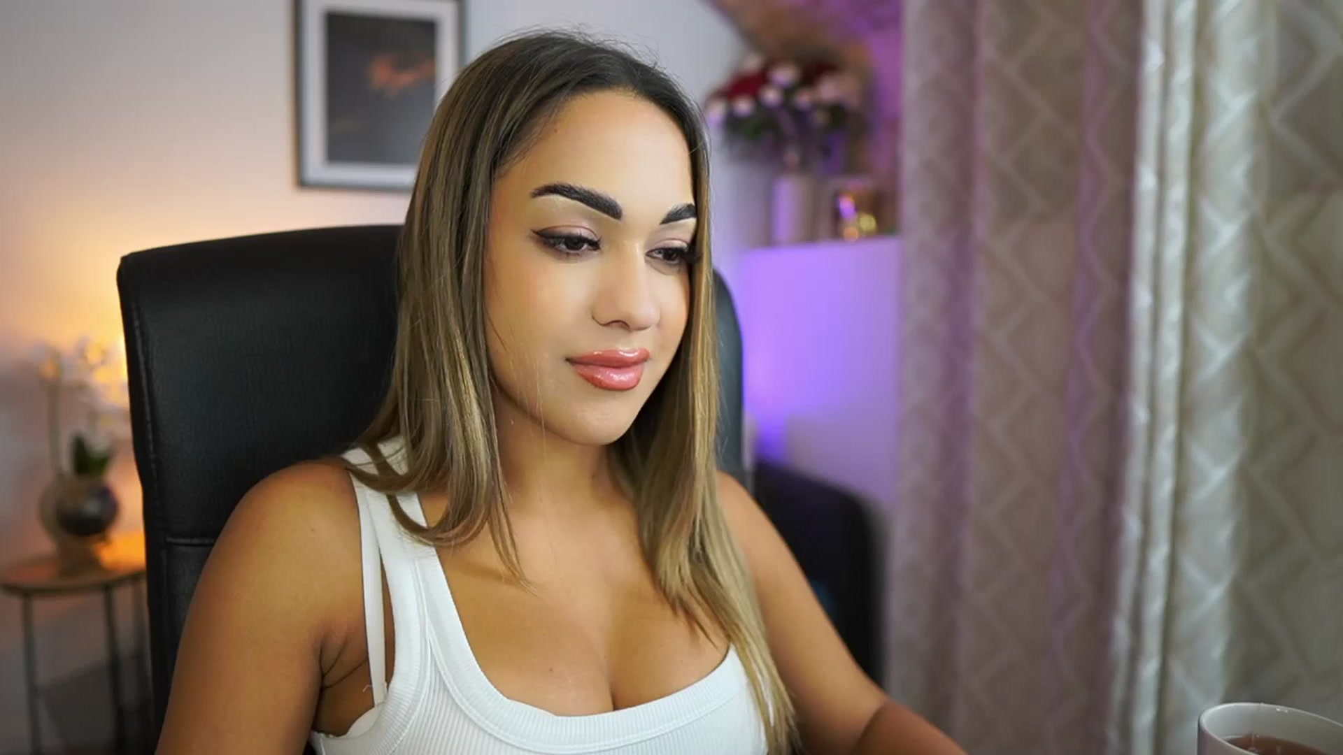 Gallery image thumbnail from Laniixxx's myfreecams stream on, 10/26/2025, 16:23 image 8 of 20
