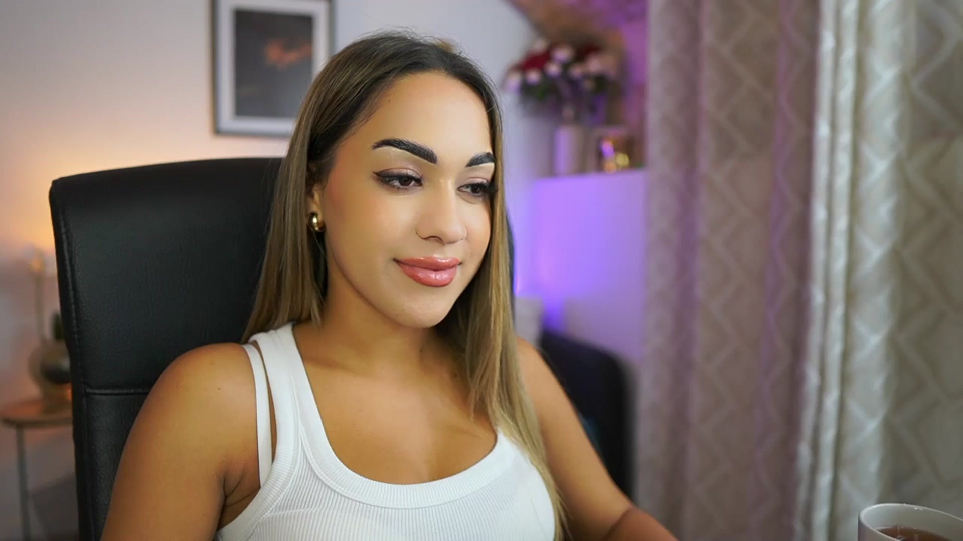 Gallery image thumbnail from Laniixxx's myfreecams stream on, 10/26/2025, 16:23 image 2 of 20