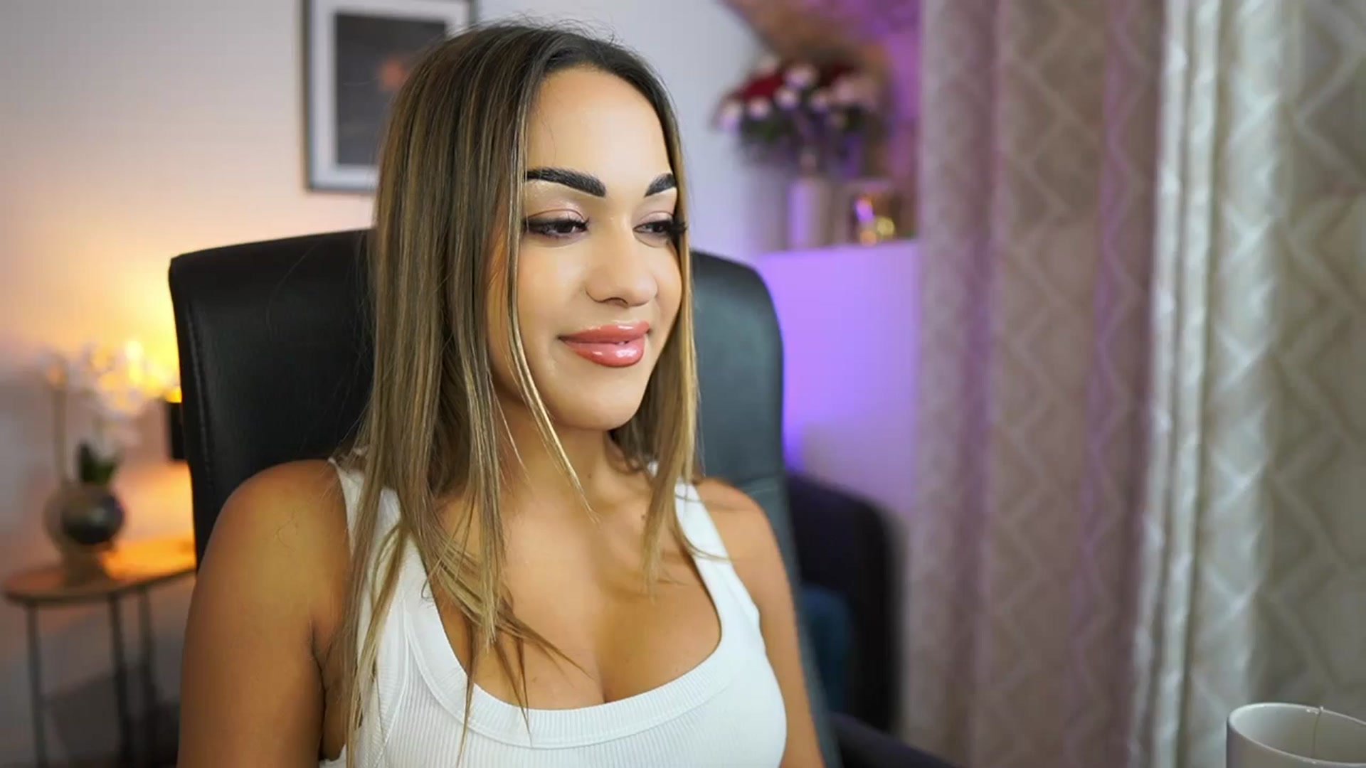 Gallery image thumbnail from Laniixxx's myfreecams stream on, 10/26/2025, 16:23 image 19 of 20